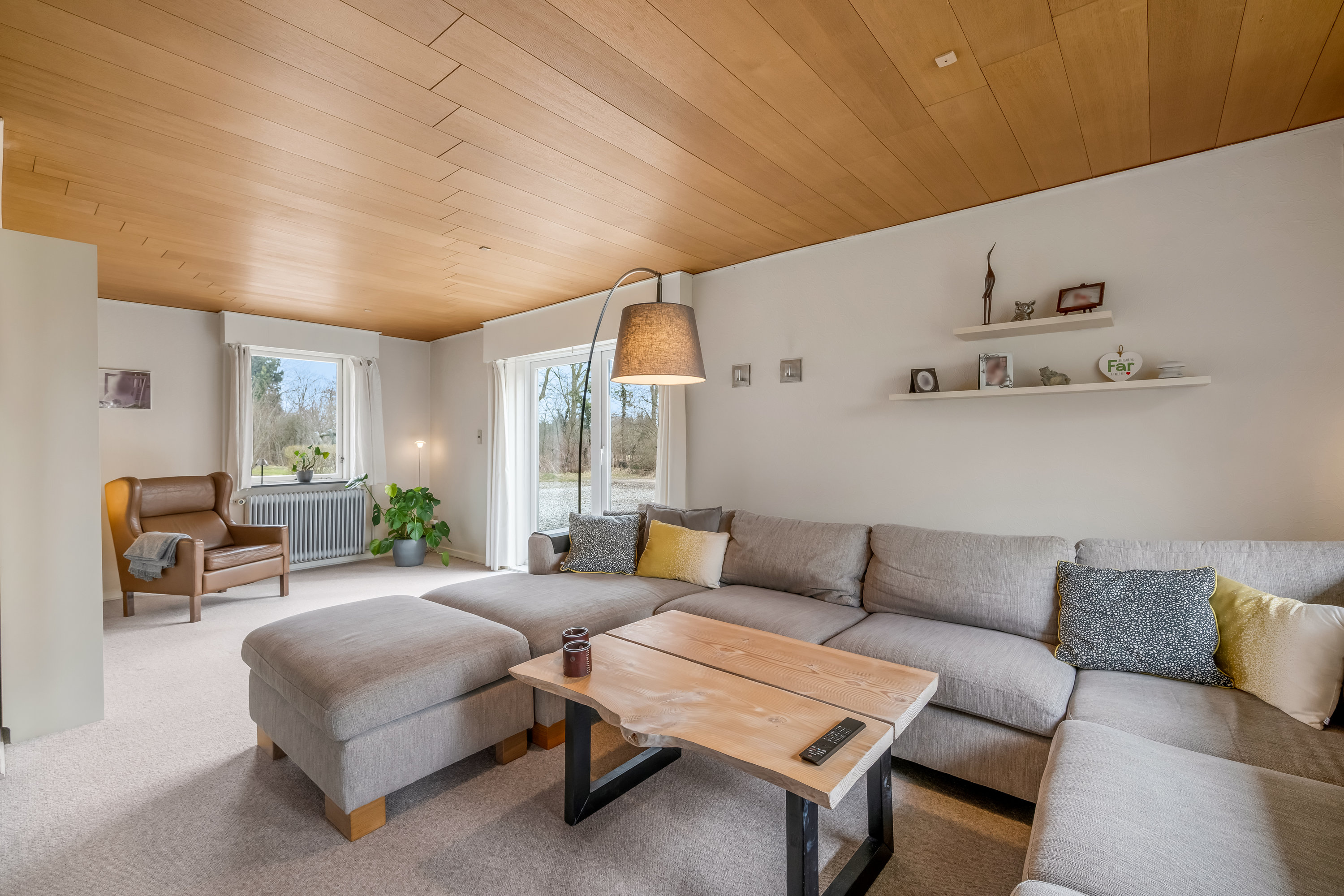 Fremhævet stue billede i fuldskærmstilstand. Billede af Astrupvej 1, Hee, 6950 Ringkøbing