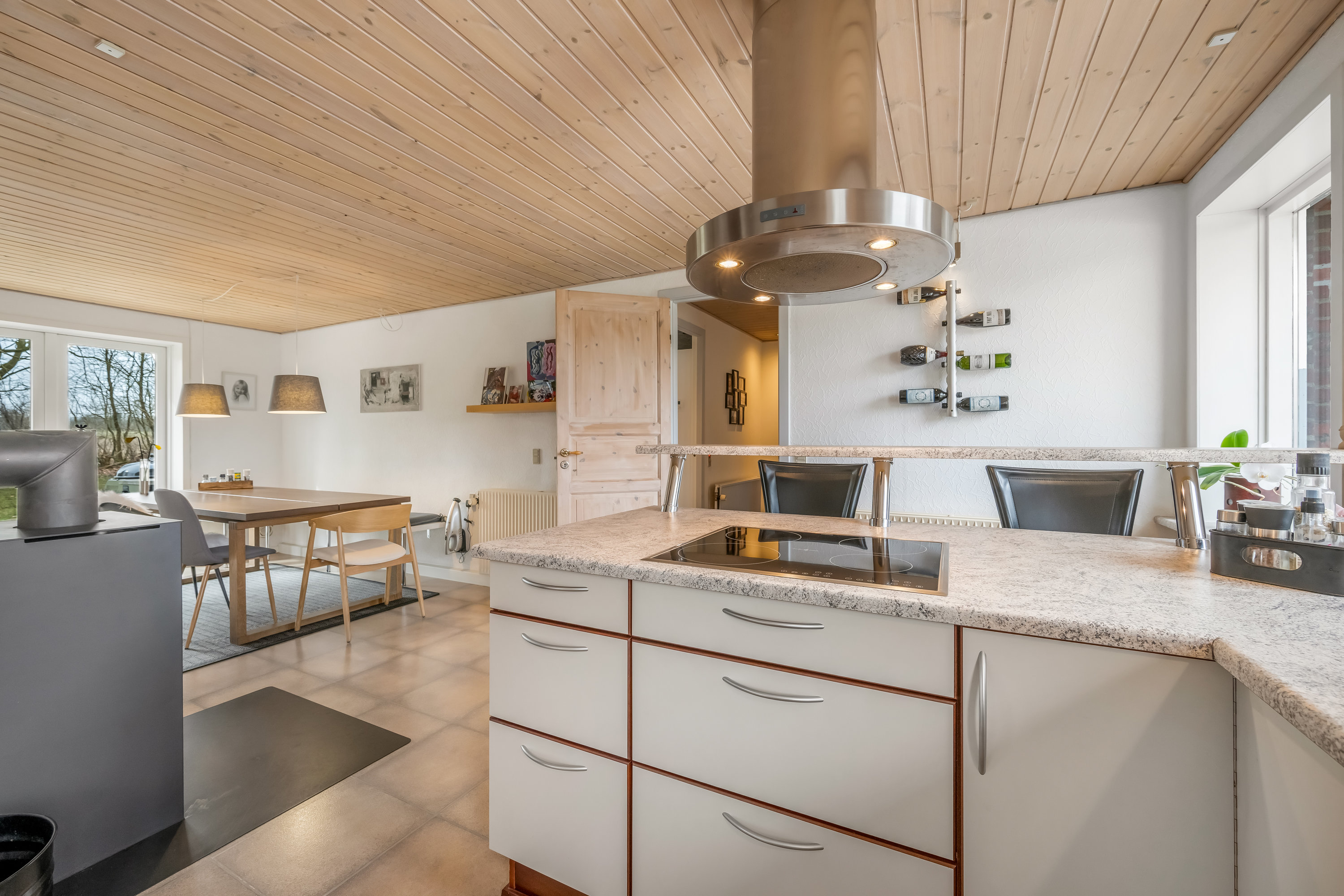 Fremhævet køkken billede i fuldskærmstilstand. Billede af Astrupvej 1, Hee, 6950 Ringkøbing