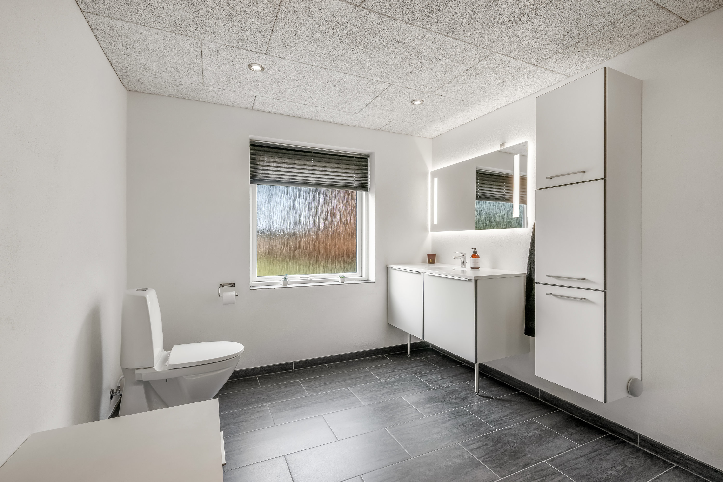 Fremhævet badeværelse billede i fuldskærmstilstand. Billede af Astrupvej 1, Hee, 6950 Ringkøbing