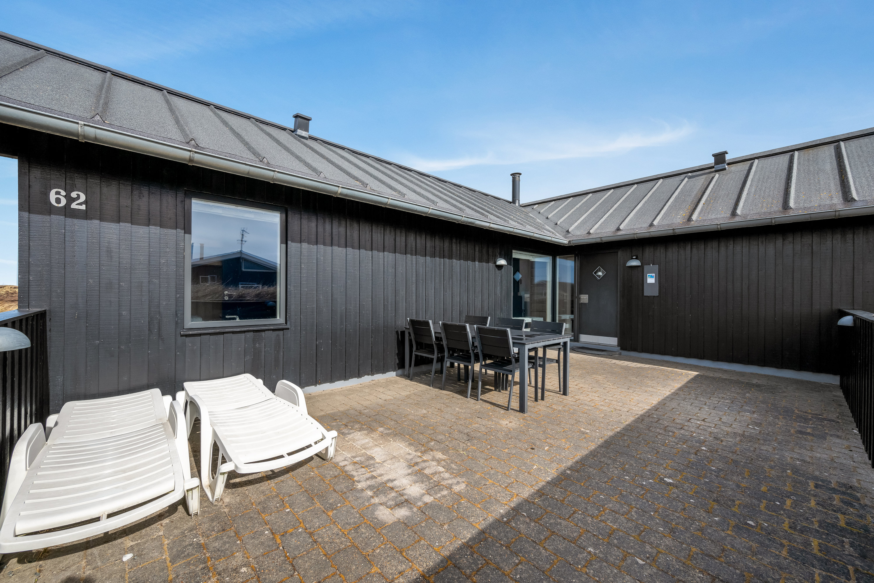 Fremhævet terrasse billede i fuldskærmstilstand. Billede af Arvidvej 62, Bjerregaard, 6960 Hvide Sande