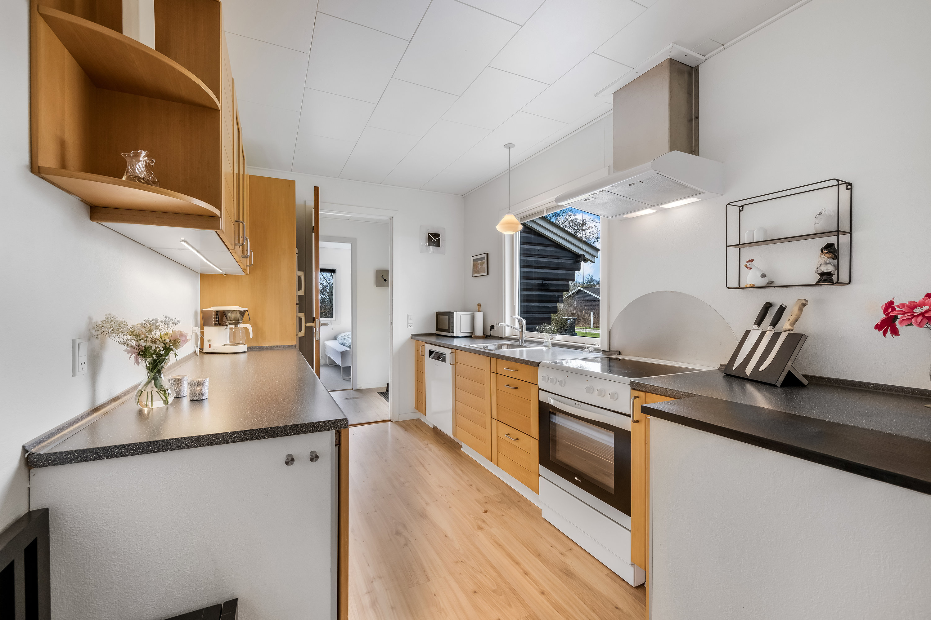 Fremhævet køkken billede i fuldskærmstilstand. Billede af Husfold 28, Nr Bork, 6893 Hemmet