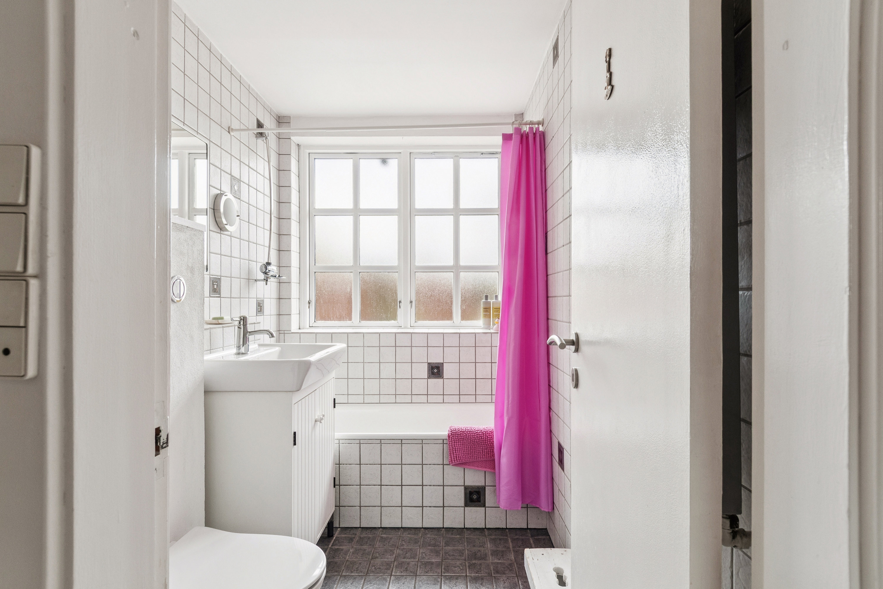 Fremhævet badeværelse billede i fuldskærmstilstand. Billede af Harevænget 63, 2791 Dragør