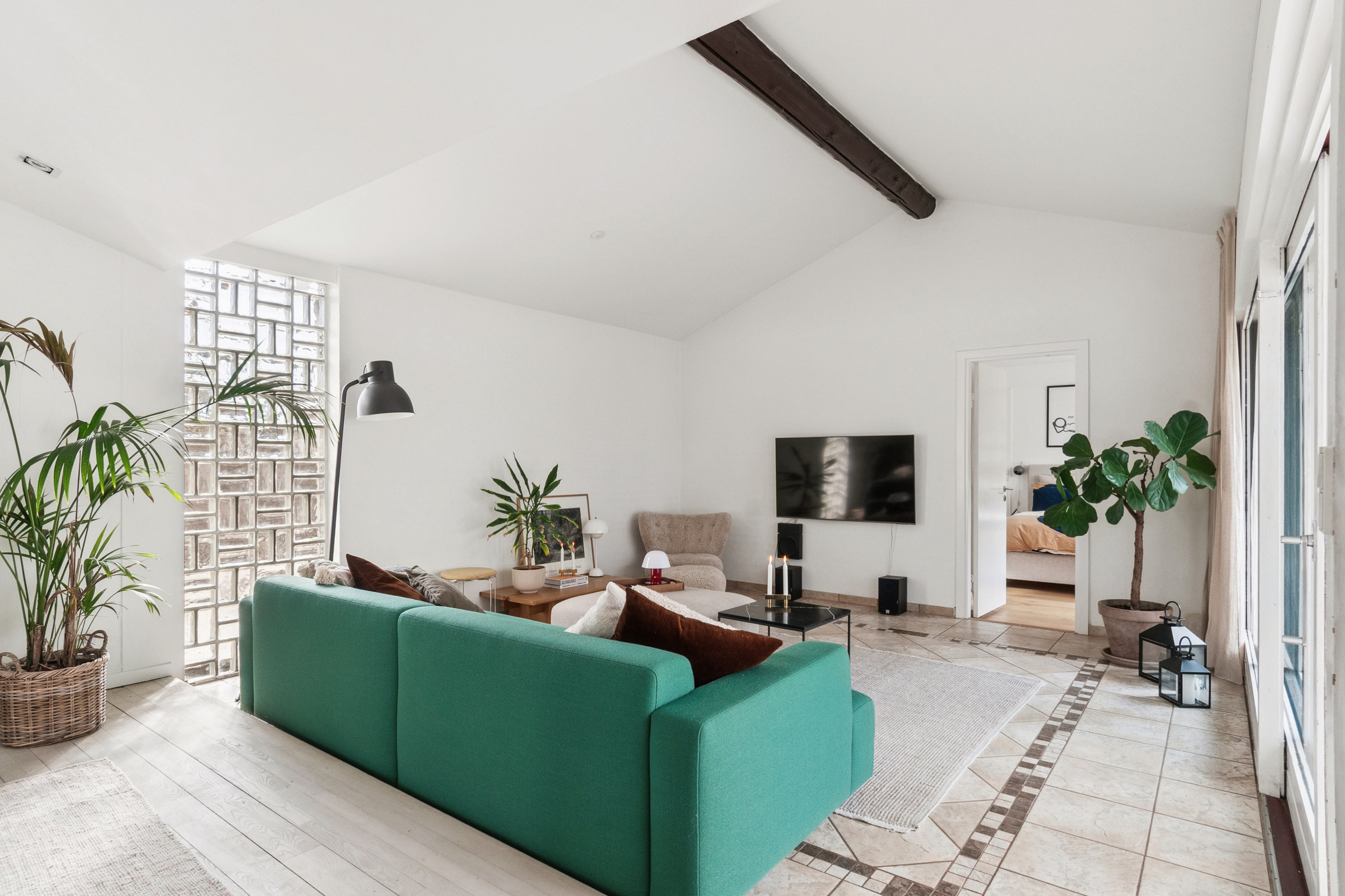 Fremhævet stue billede i fuldskærmstilstand. Billede af Harevænget 63, 2791 Dragør