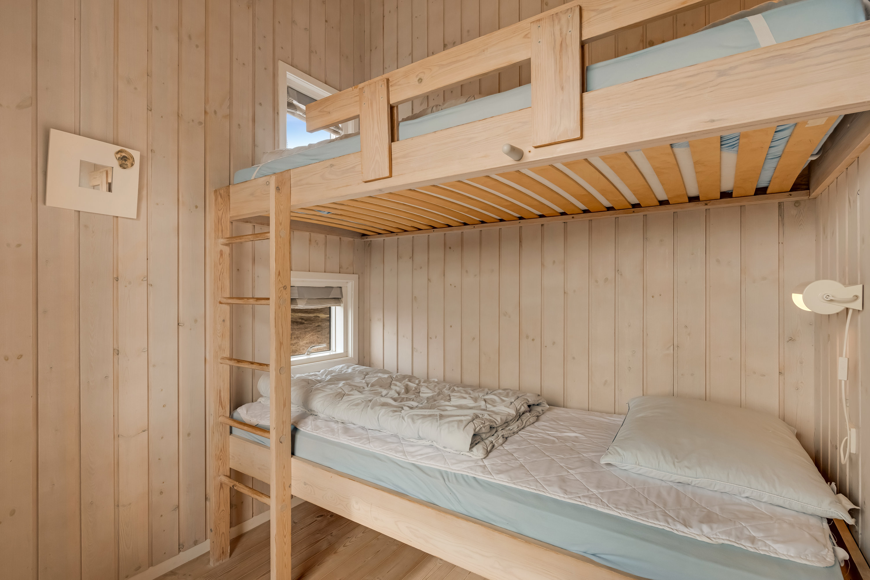 Fremhævet soveværelse billede i fuldskærmstilstand. Billede af Arvidvej 62, Bjerregaard, 6960 Hvide Sande