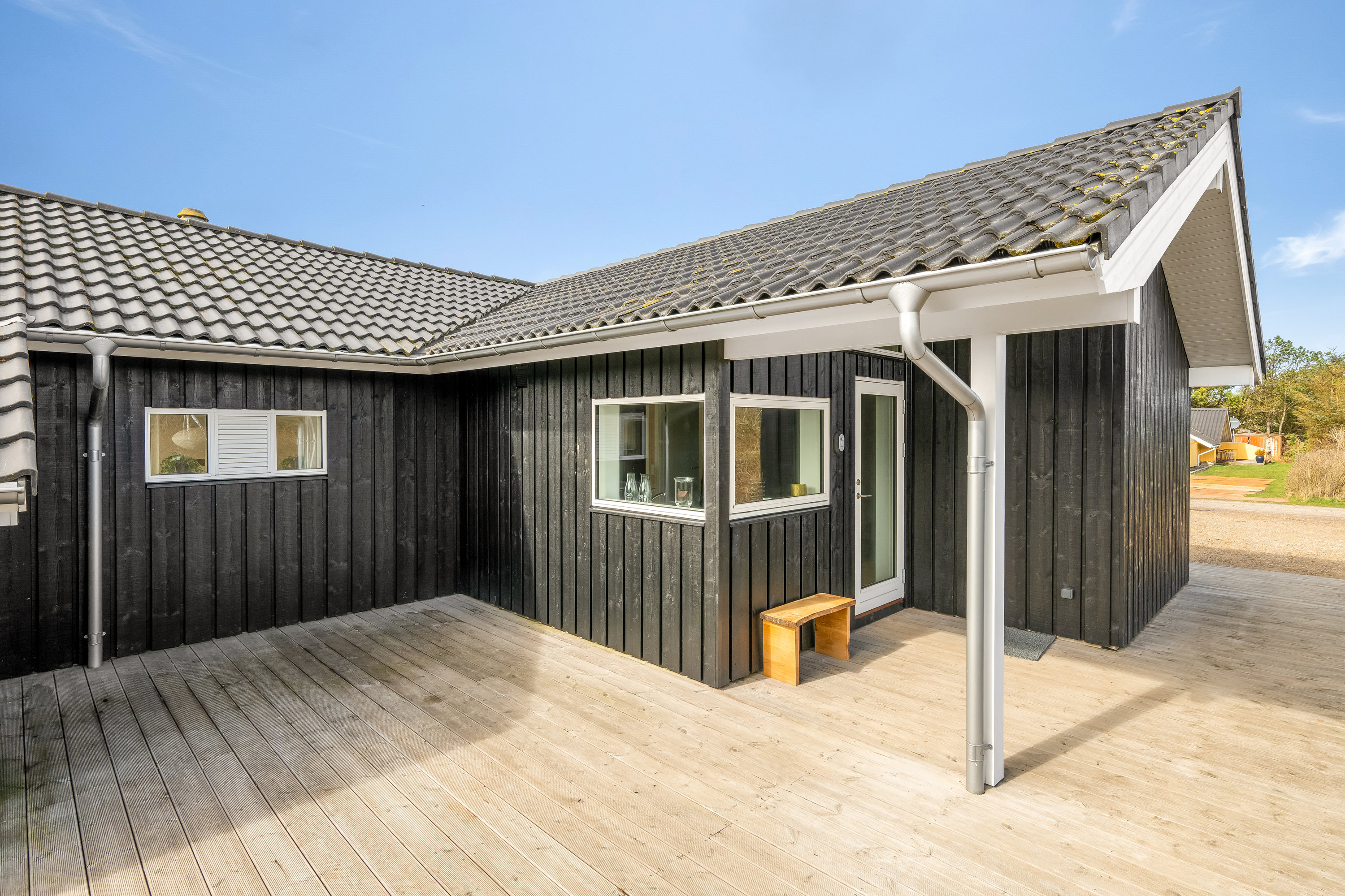 Fremhævet terrasse billede i fuldskærmstilstand. Billede af Sigfred Jensens Vej 14, Bjerregaard, 6960 Hvide Sande