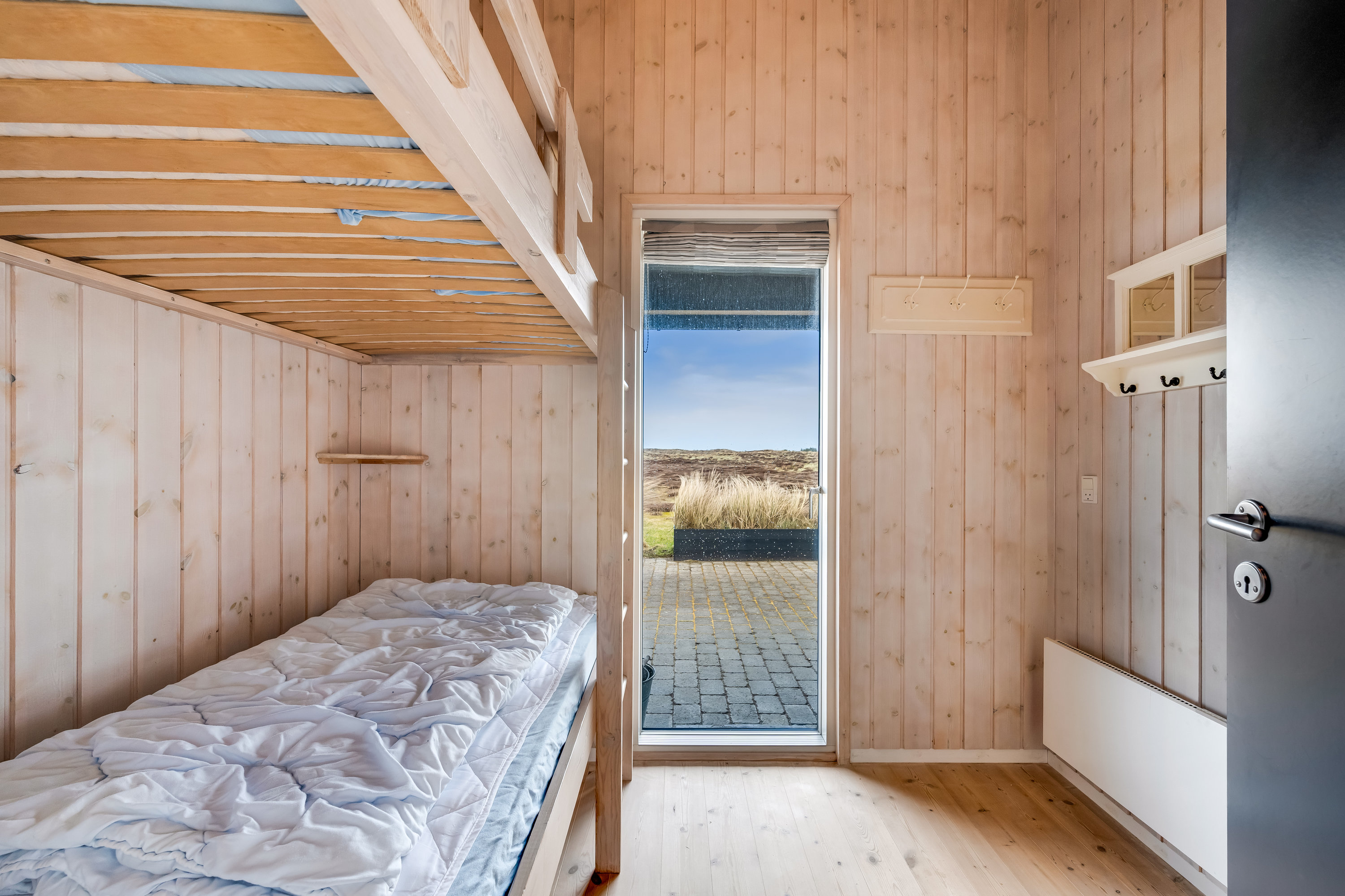 Fremhævet soveværelse billede i fuldskærmstilstand. Billede af Arvidvej 62, Bjerregaard, 6960 Hvide Sande