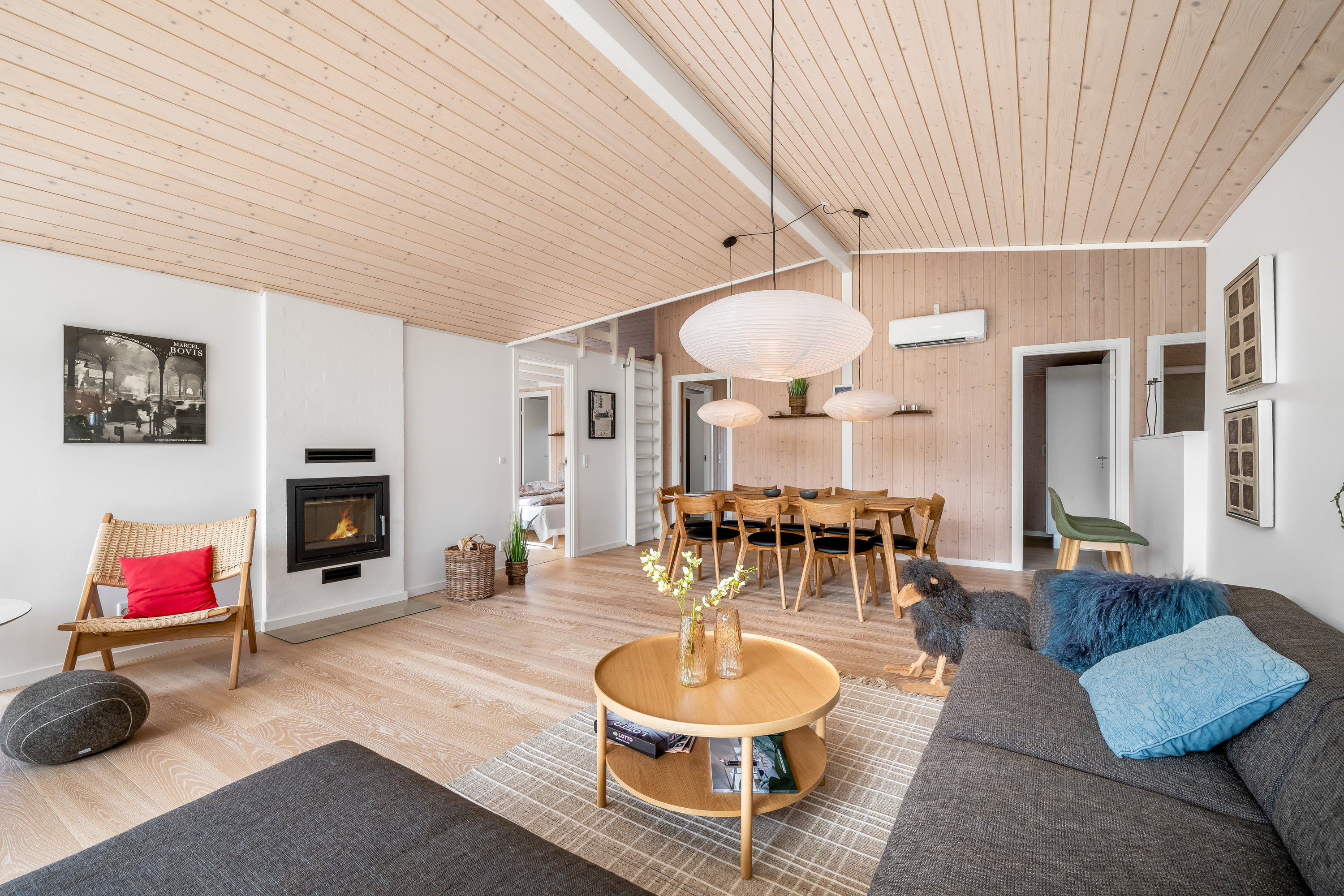 Fremhævet stue billede i fuldskærmstilstand. Billede af Sigfred Jensens Vej 14, Bjerregaard, 6960 Hvide Sande