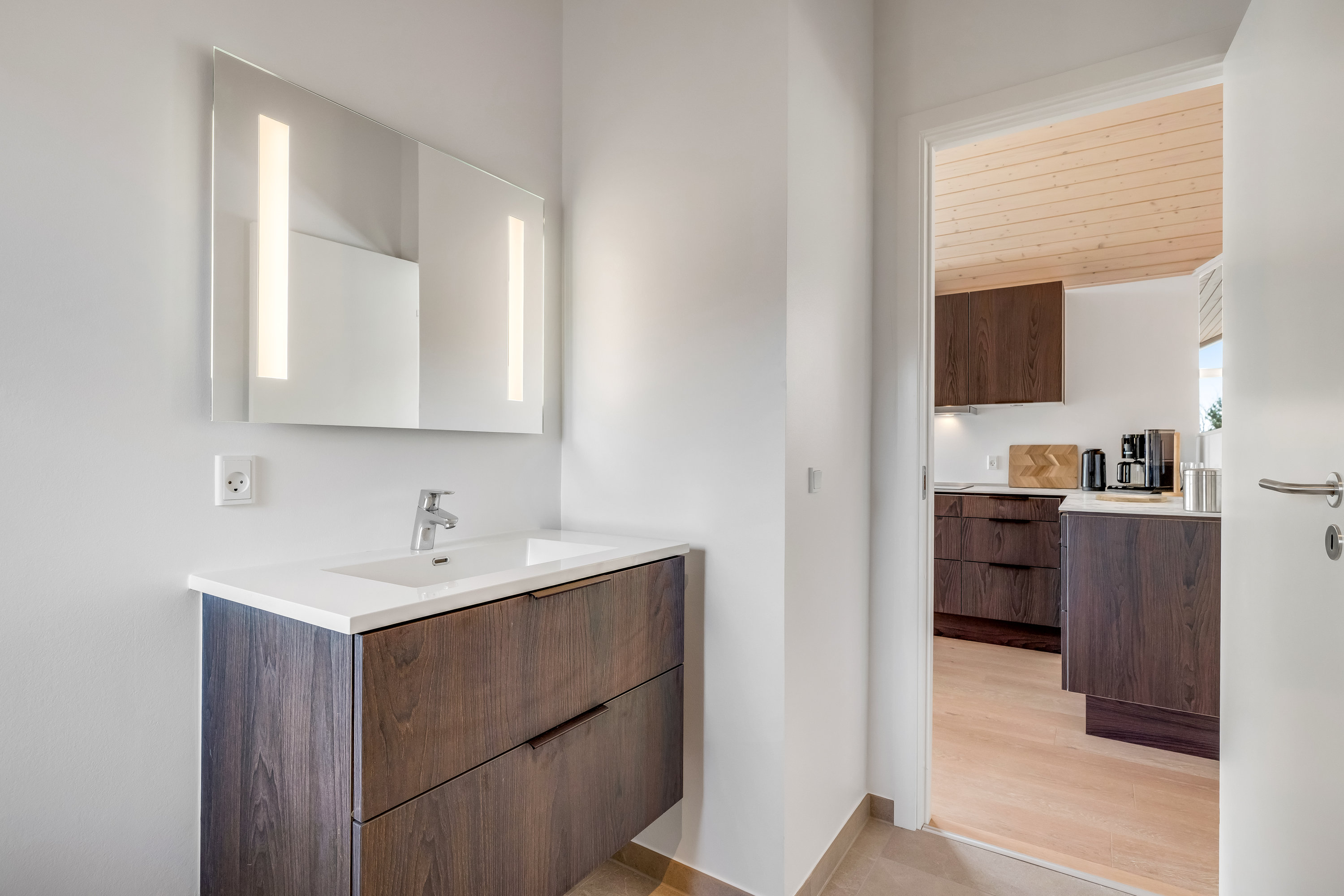 Fremhævet badeværelse billede i fuldskærmstilstand. Billede af Sigfred Jensens Vej 14, Bjerregaard, 6960 Hvide Sande