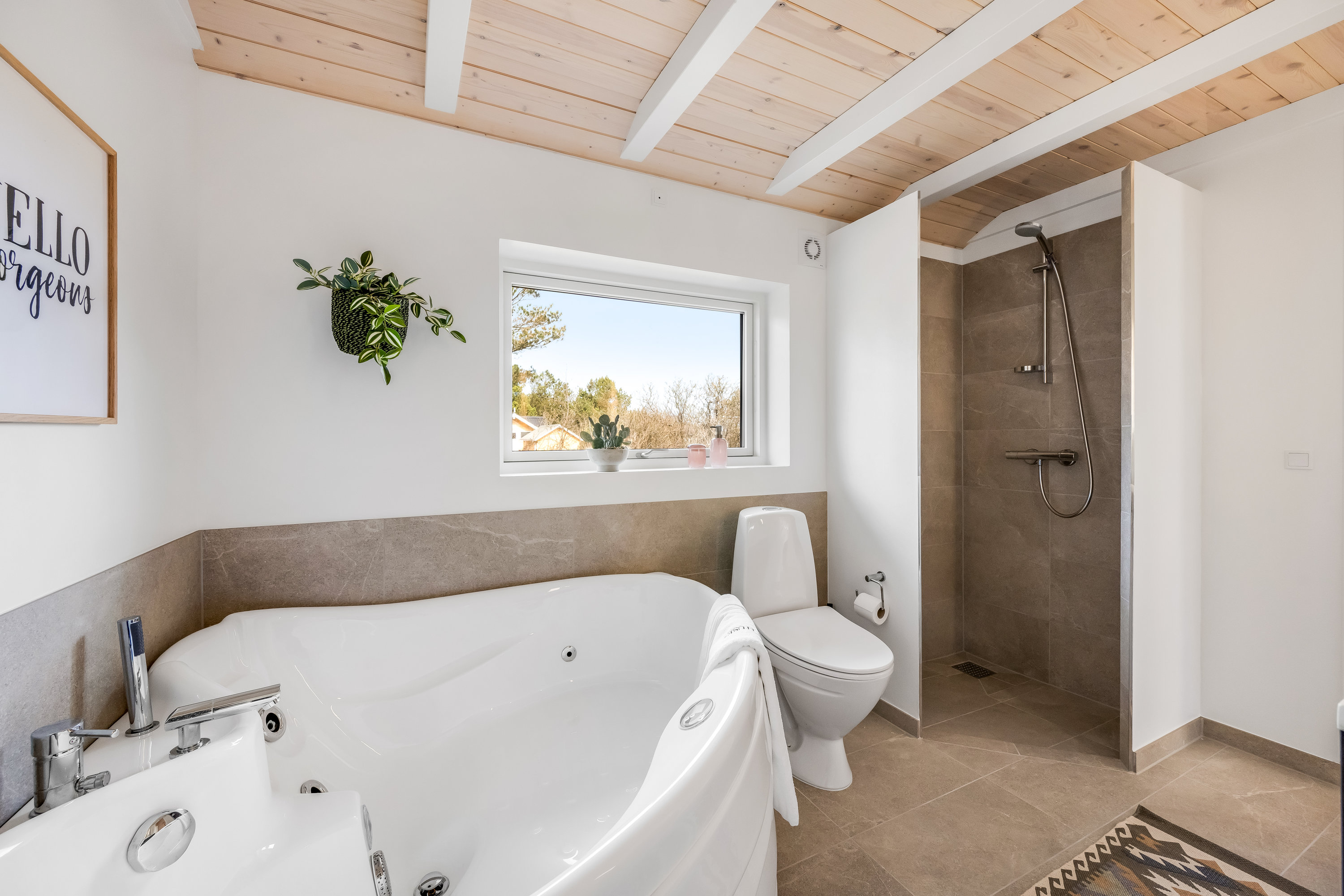 Fremhævet badeværelse billede i fuldskærmstilstand. Billede af Sigfred Jensens Vej 14, Bjerregaard, 6960 Hvide Sande