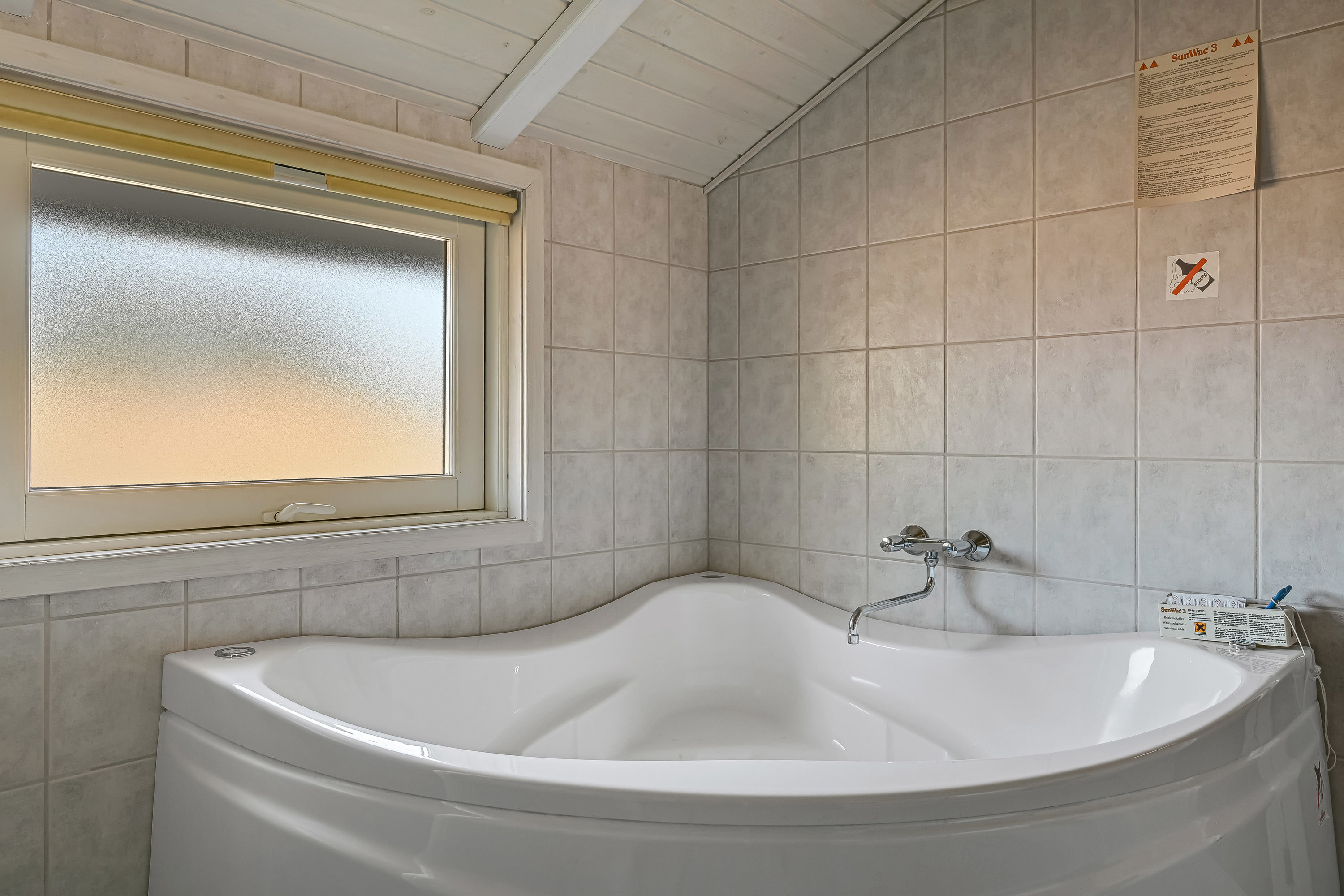 Fremhævet badeværelse billede i fuldskærmstilstand. Billede af Solhaven 5, 6857 Blåvand