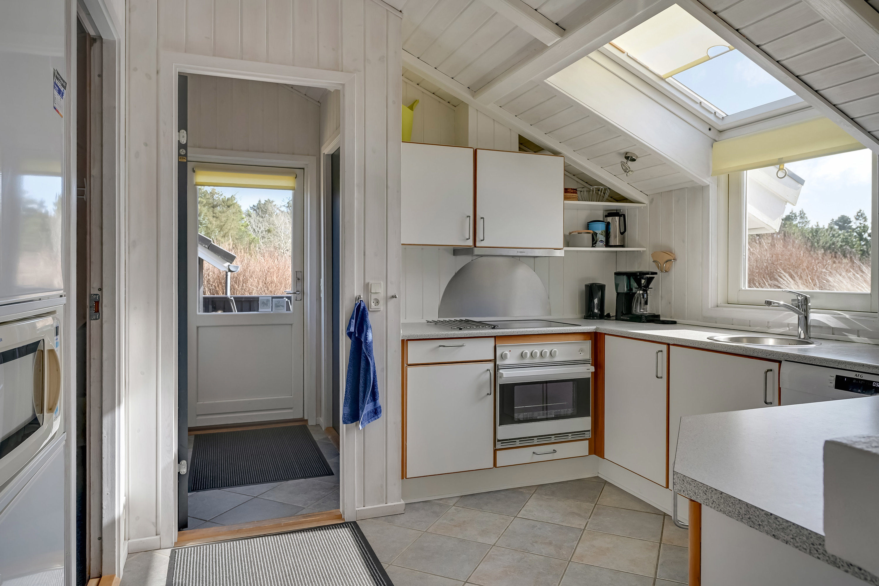 Fremhævet køkken billede i fuldskærmstilstand. Billede af Solhaven 5, 6857 Blåvand