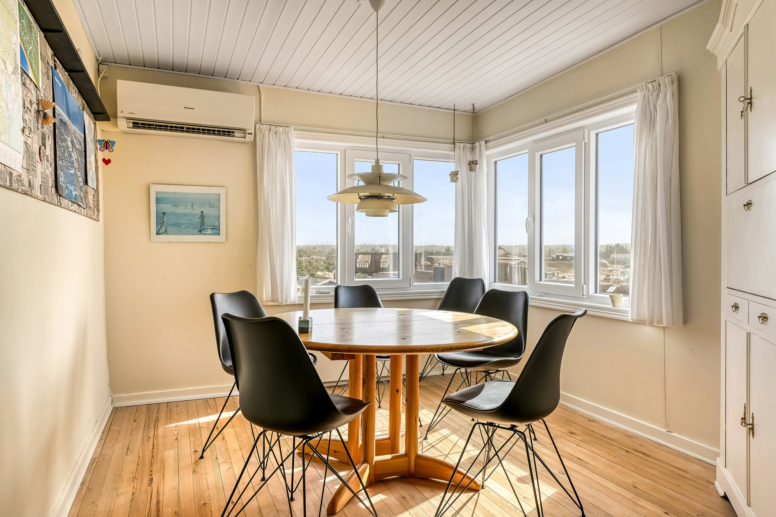 Fremhævet stue billede i fuldskærmstilstand. Billede af Nordvej 17A, 6853 Vejers Strand