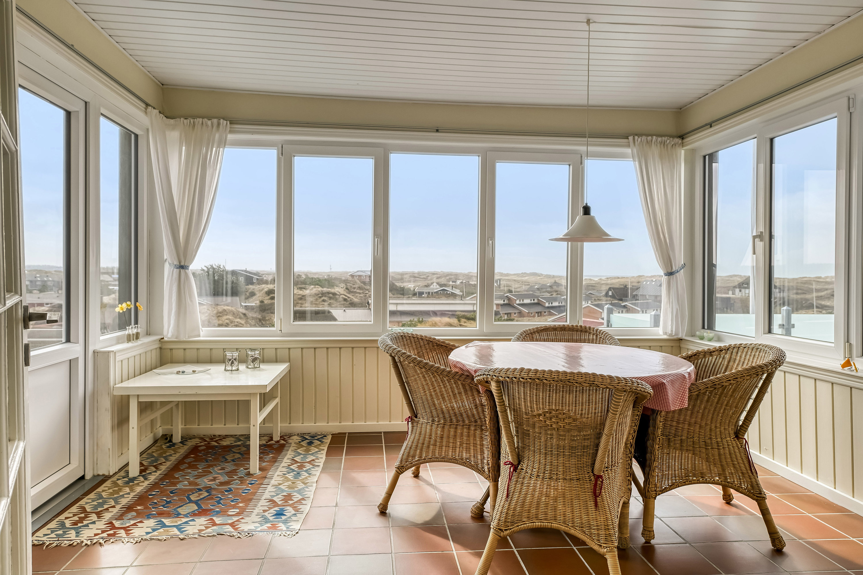 Fremhævet stue billede i fuldskærmstilstand. Billede af Nordvej 17A, 6853 Vejers Strand