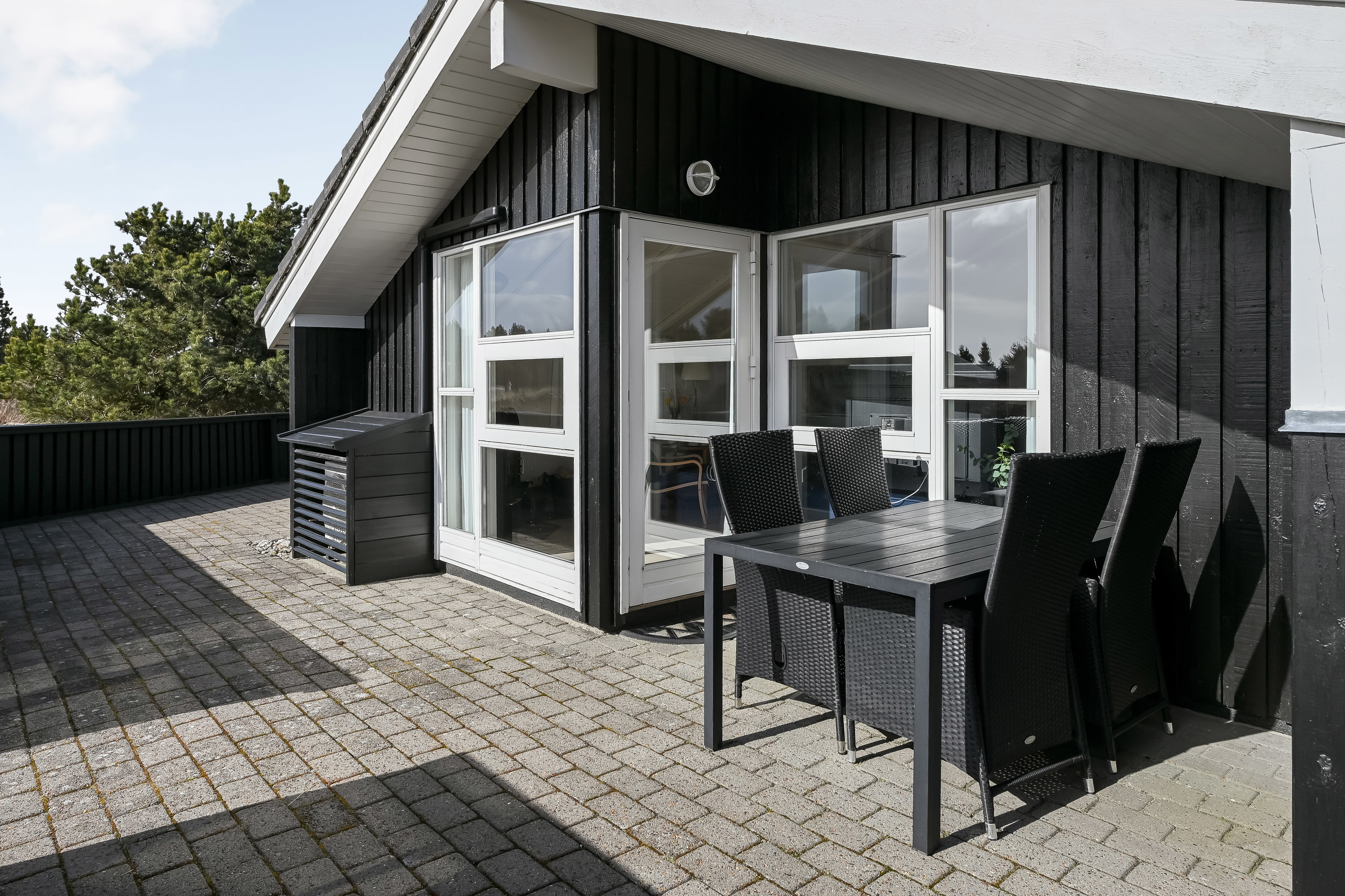 Fremhævet terrasse billede i fuldskærmstilstand. Billede af Solhaven 5, 6857 Blåvand