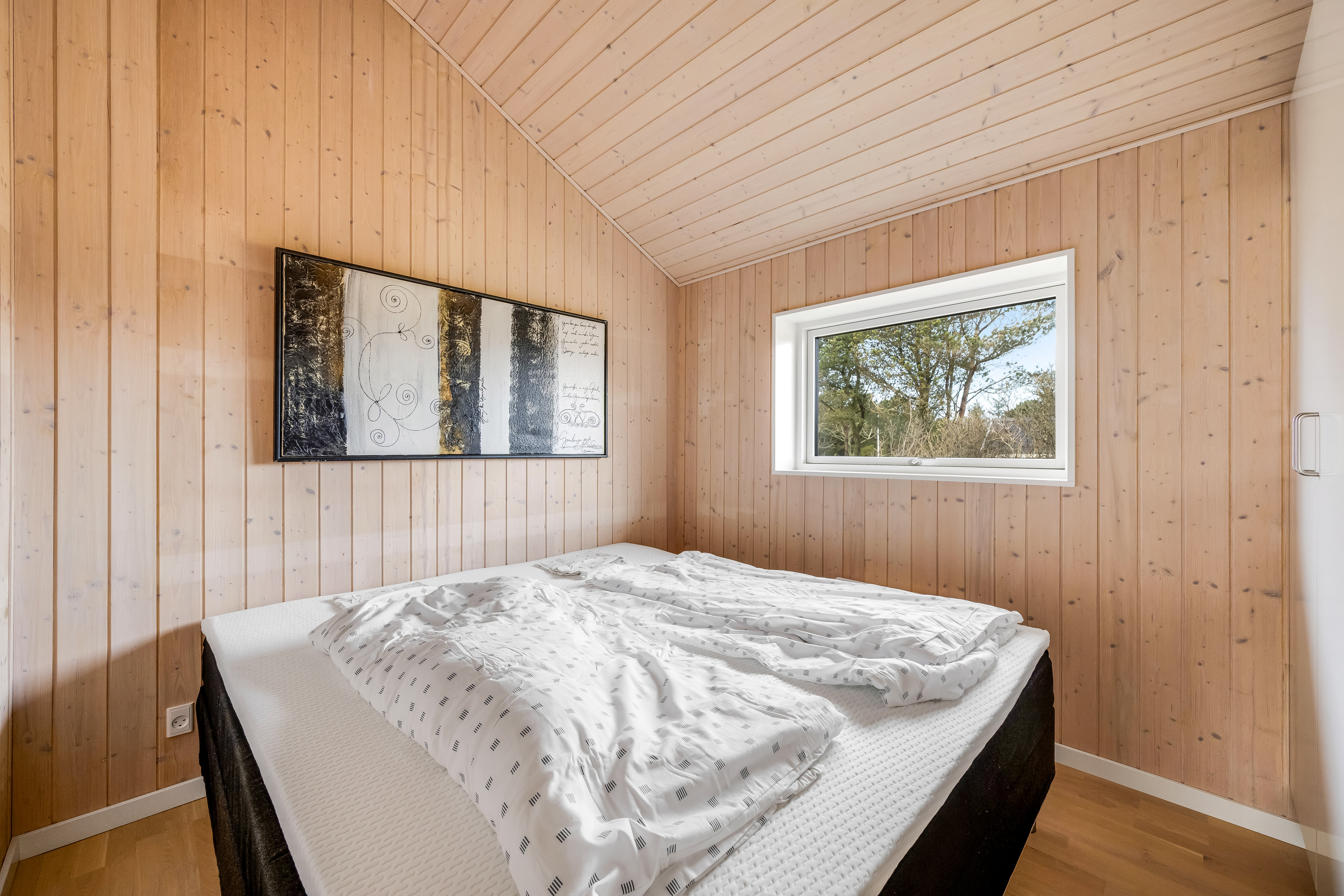 Fremhævet soveværelse billede i fuldskærmstilstand. Billede af Sigfred Jensens Vej 14, Bjerregaard, 6960 Hvide Sande