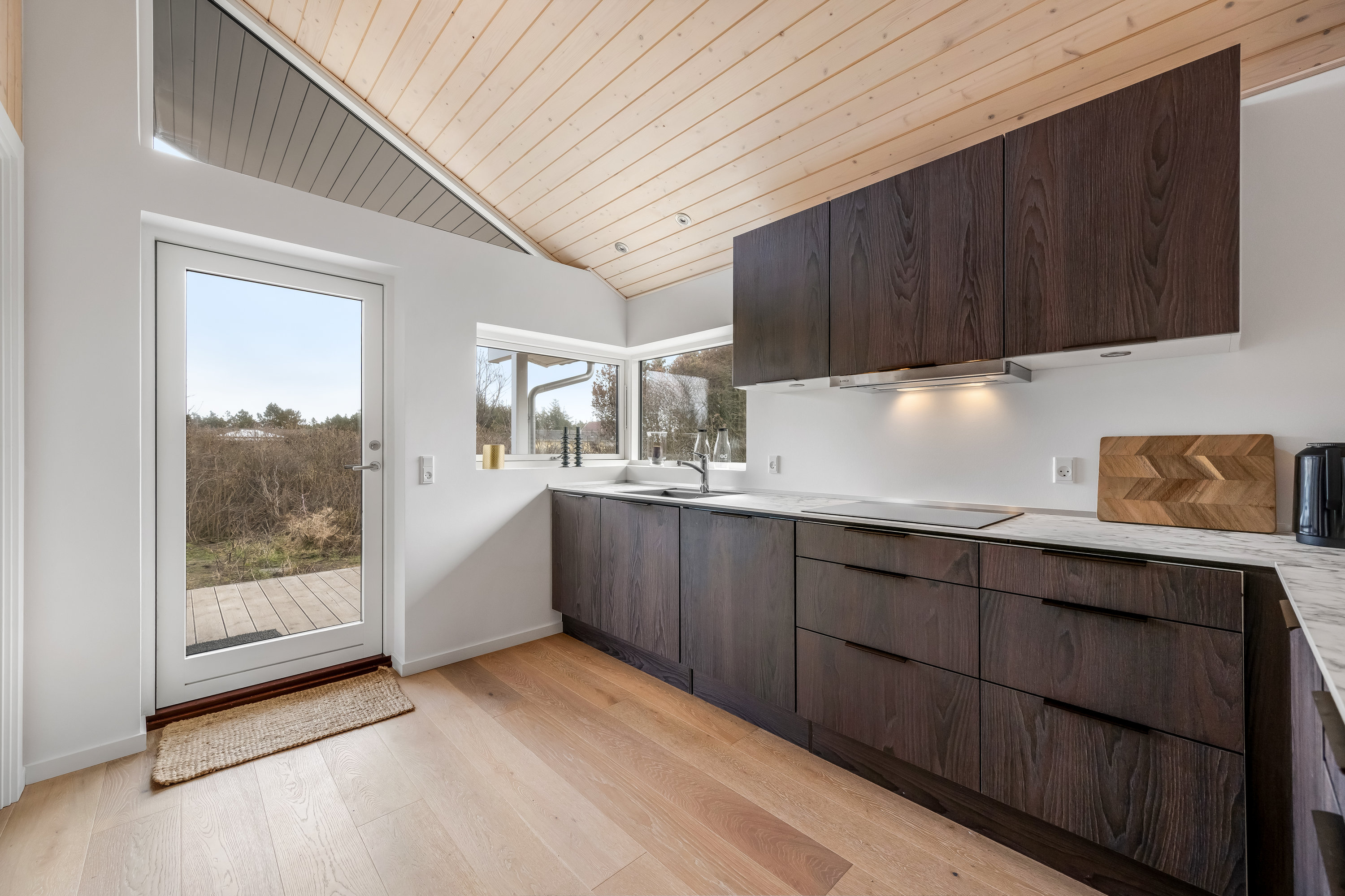 Fremhævet køkken billede i fuldskærmstilstand. Billede af Sigfred Jensens Vej 14, Bjerregaard, 6960 Hvide Sande