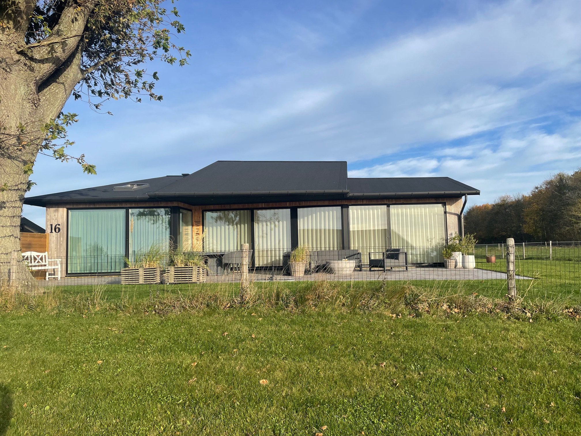 Fremhævet  billede i fuldskærmstilstand. Billede af Stenhøjvej 16, Følle Strand, 8410 Rønde