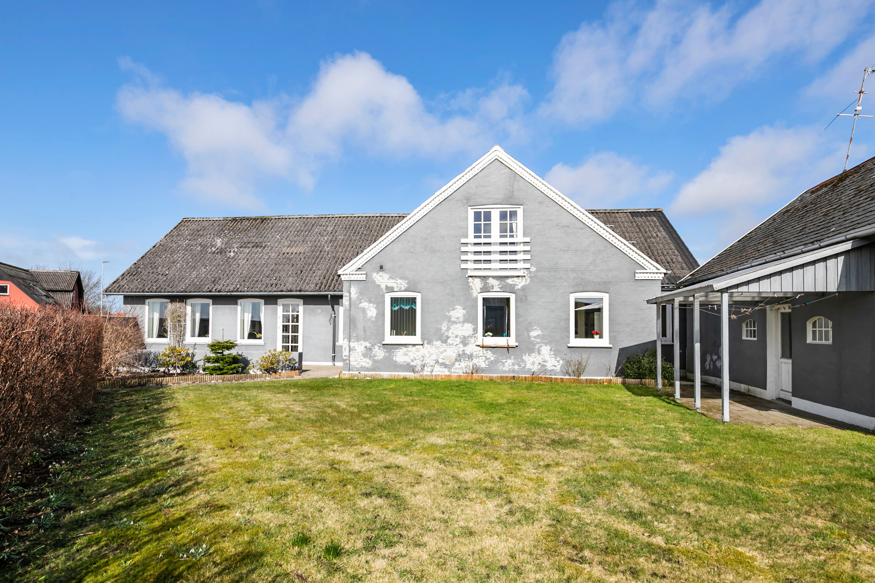 Fremhævet facade billede i fuldskærmstilstand. Billede af Gl Landevej 2, Klim, 9690 Fjerritslev