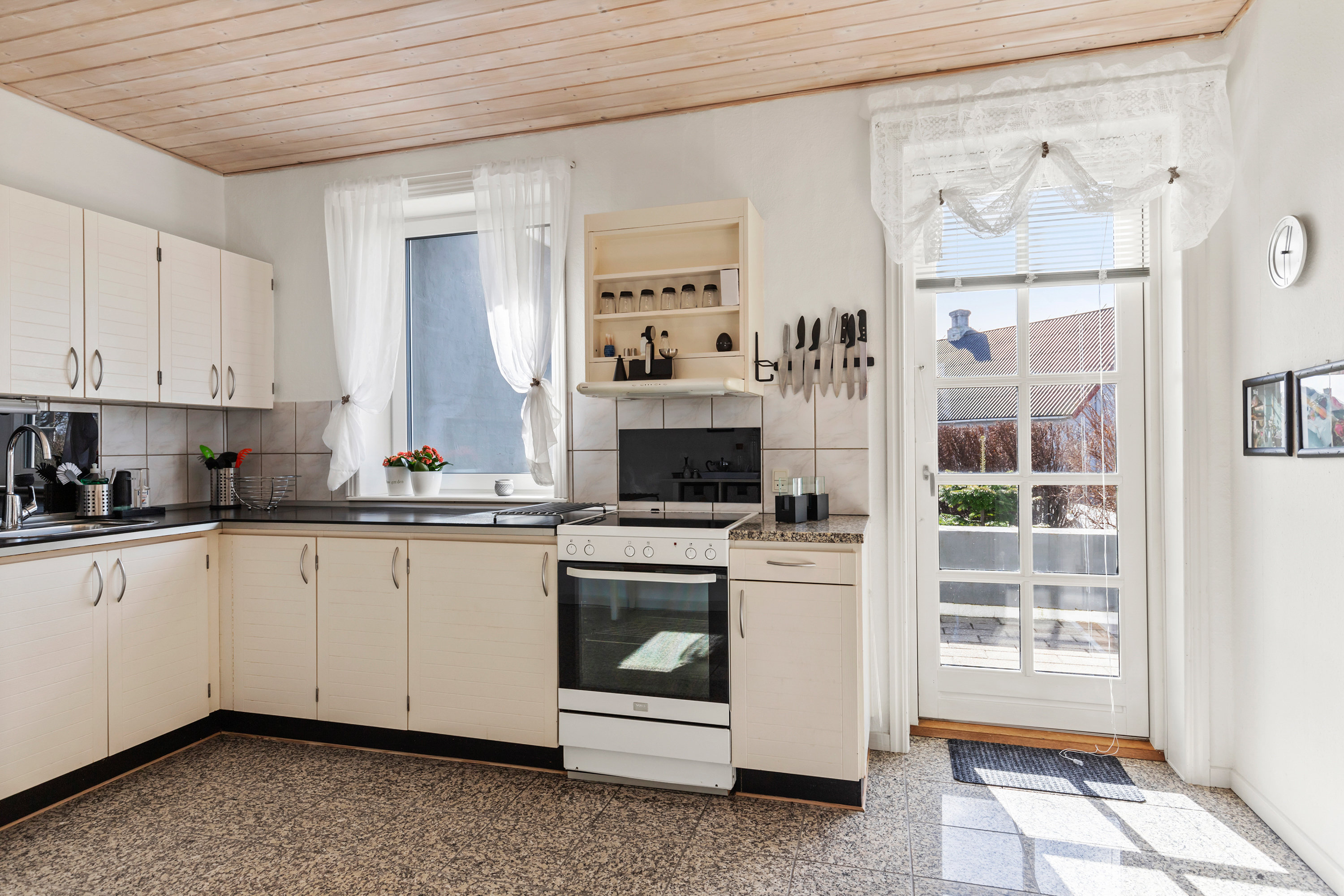 Fremhævet køkken billede i fuldskærmstilstand. Billede af Gl Landevej 2, Klim, 9690 Fjerritslev