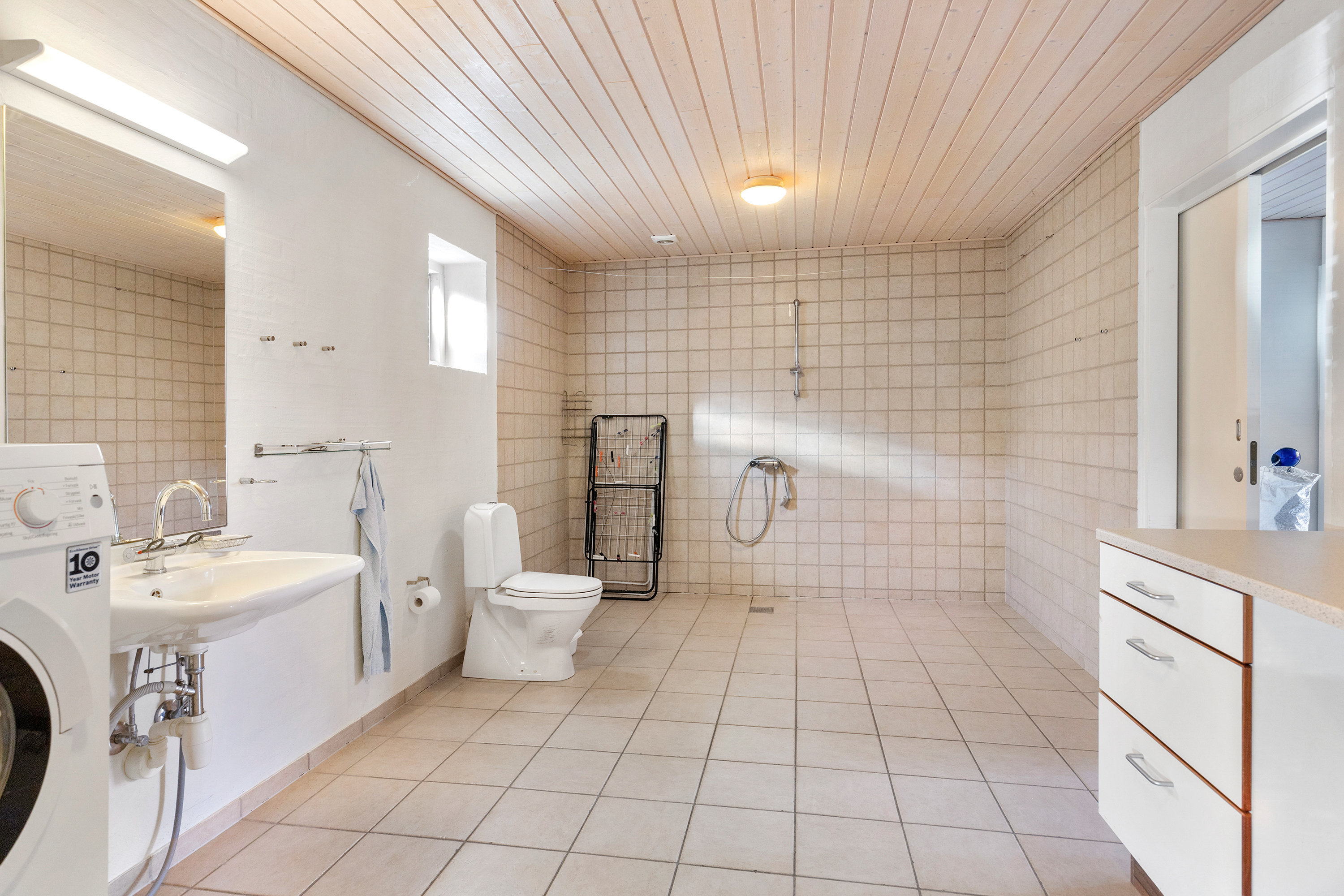 Fremhævet badeværelse billede i fuldskærmstilstand. Billede af Skaldvej 8, Birkelse, 9440 Aabybro