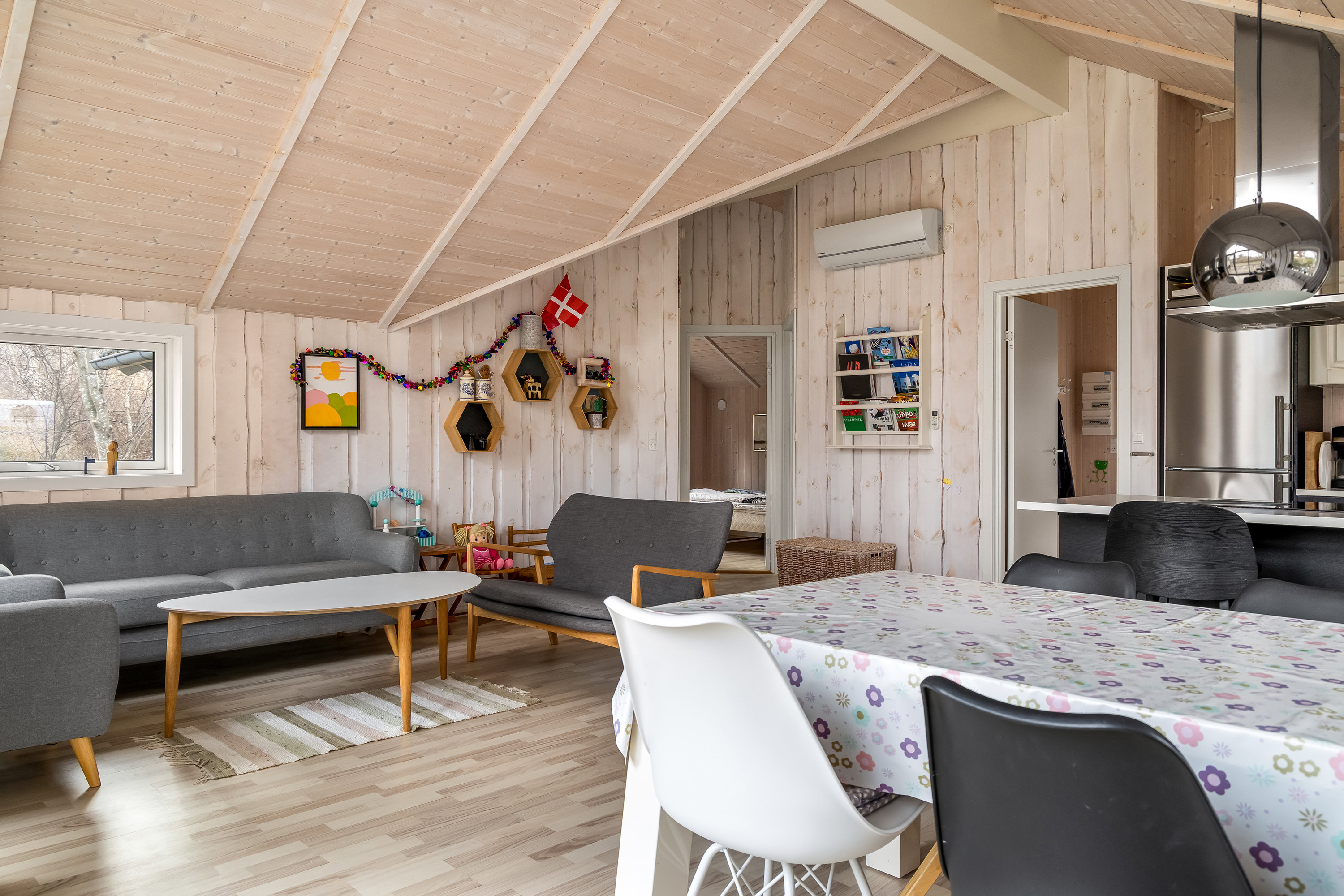 Fremhævet stue billede i fuldskærmstilstand. Billede af Goldbjergvej 10, Kulhuse, 3630 Jægerspris