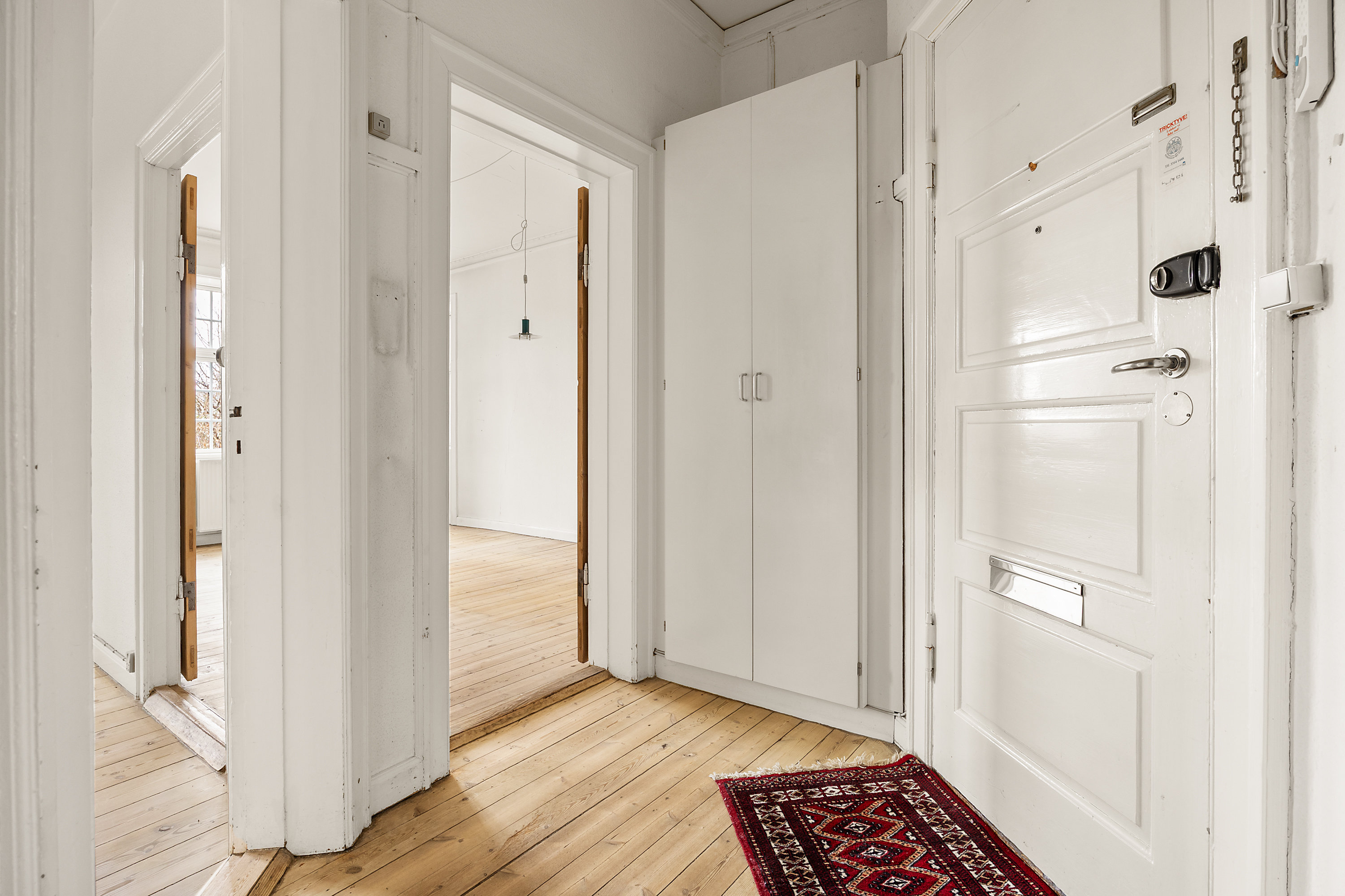 Fremhævet andet billede i fuldskærmstilstand. Billede af Borups Allé 235D, st.. tv., 2400 København NV