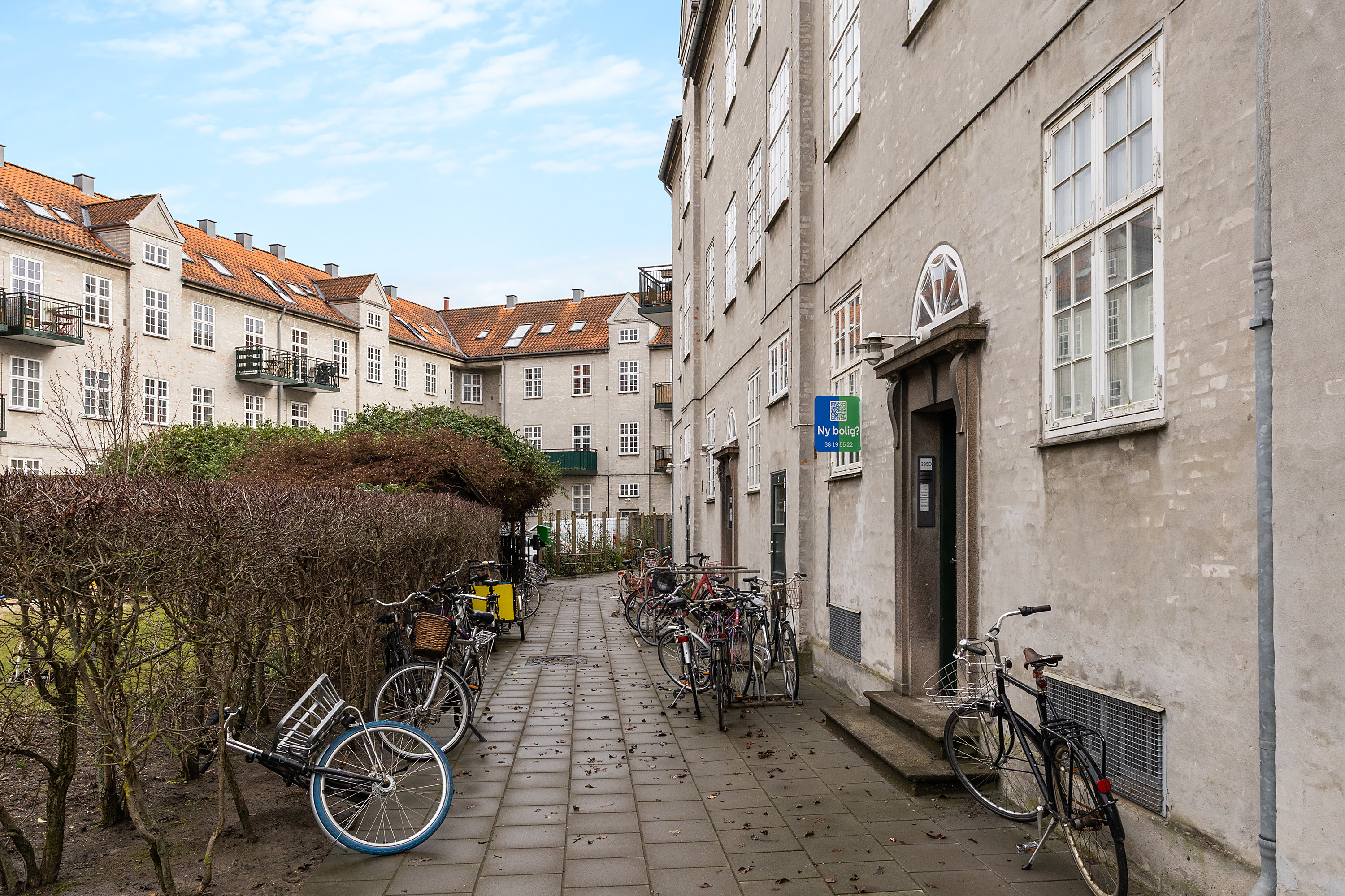 Fremhævet andet billede i fuldskærmstilstand. Billede af Borups Allé 235D, st.. tv., 2400 København NV