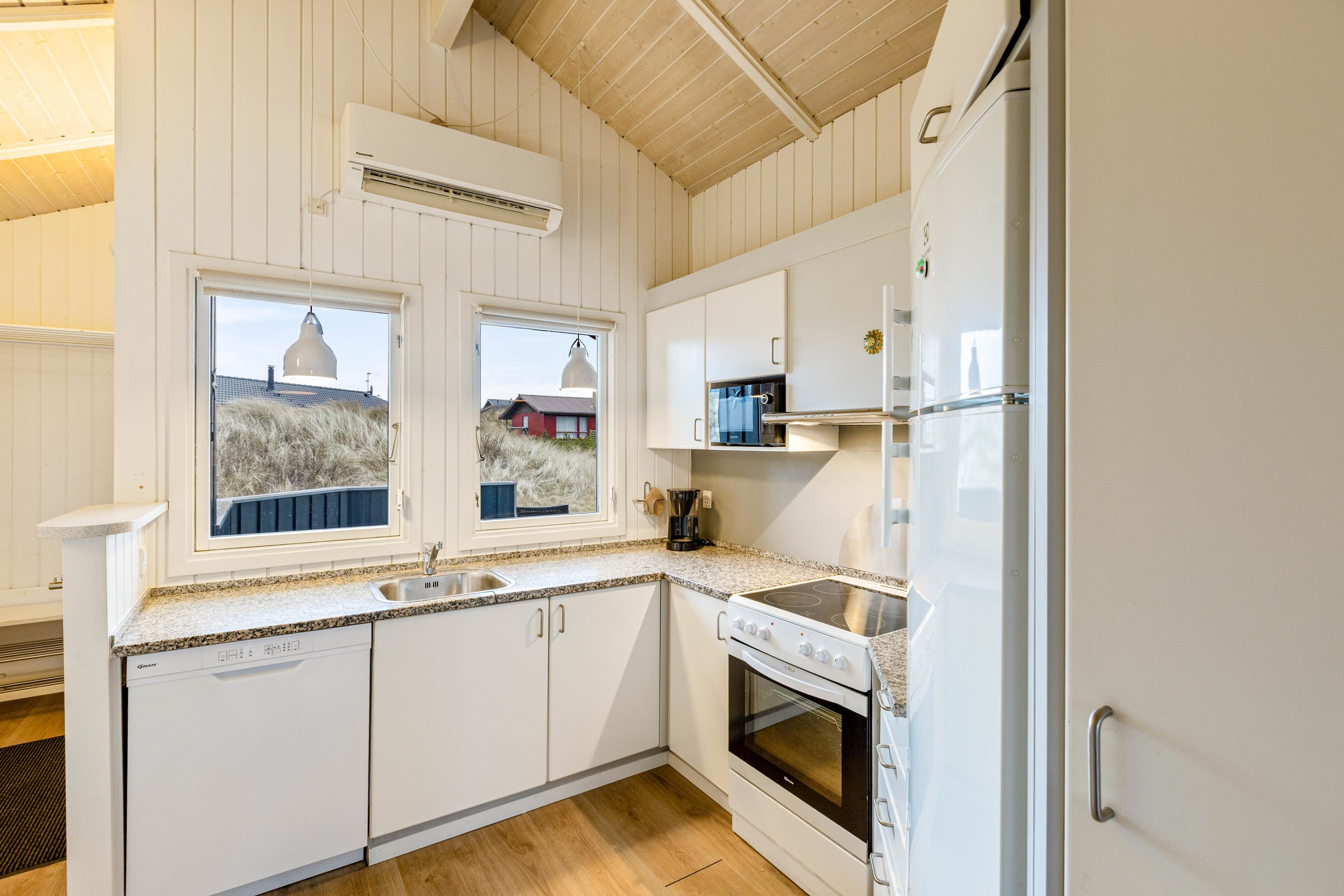 Fremhævet  billede i fuldskærmstilstand. Billede af Rauhesvej 55, Bjerregaard, 6960 Hvide Sande