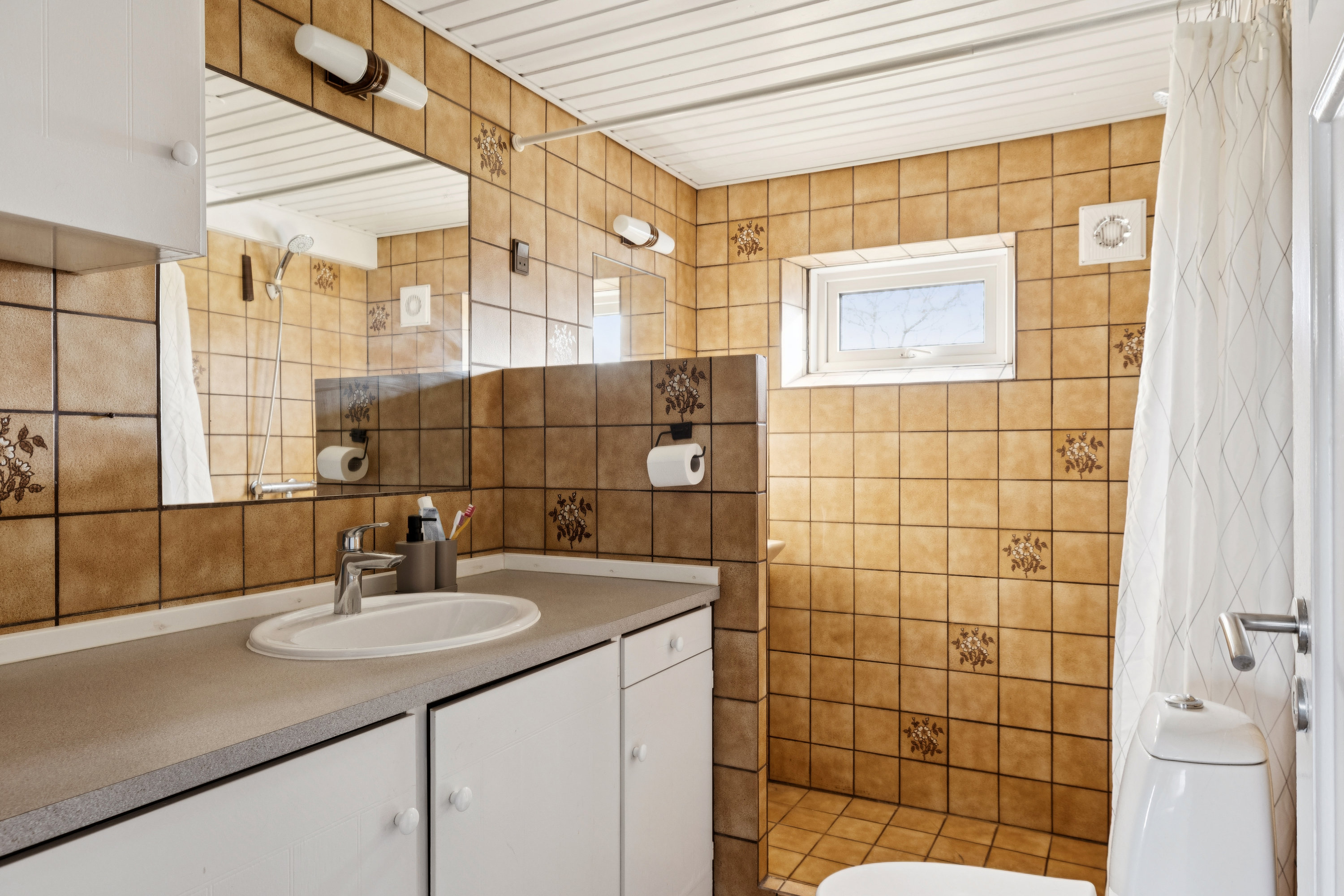 Fremhævet badeværelse billede i fuldskærmstilstand. Billede af Vesterbækvej 26, Vesterbæk, 6760 Ribe