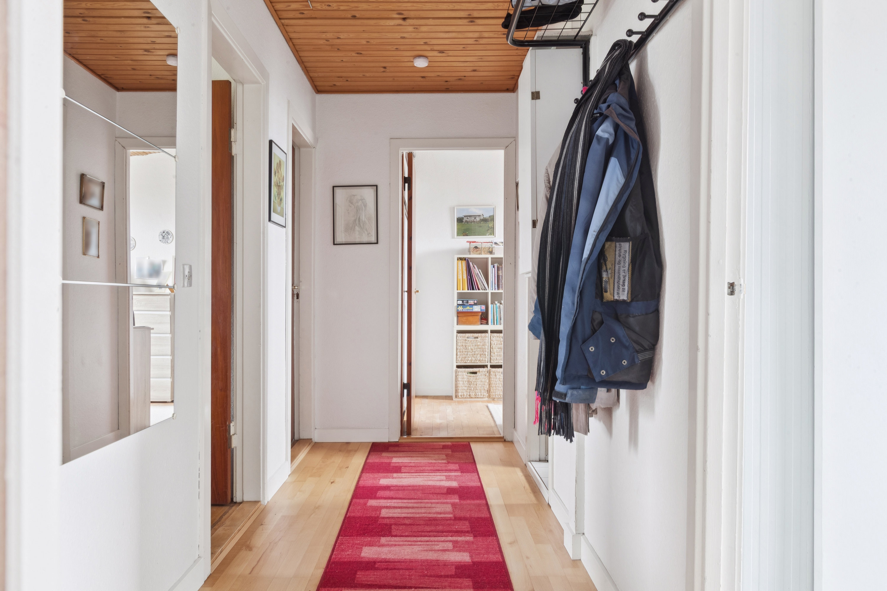 Fremhævet gang billede i fuldskærmstilstand. Billede af Strandskolevej 172, 2660 Brøndby Strand