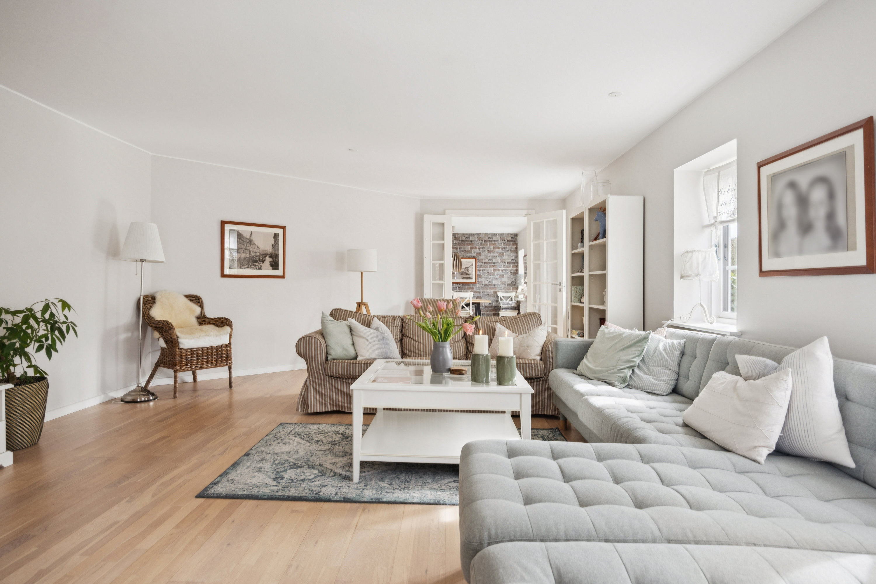 Fremhævet stue billede i fuldskærmstilstand. Billede af Nøvlingvej 124B, Nøvling, 9260 Gistrup