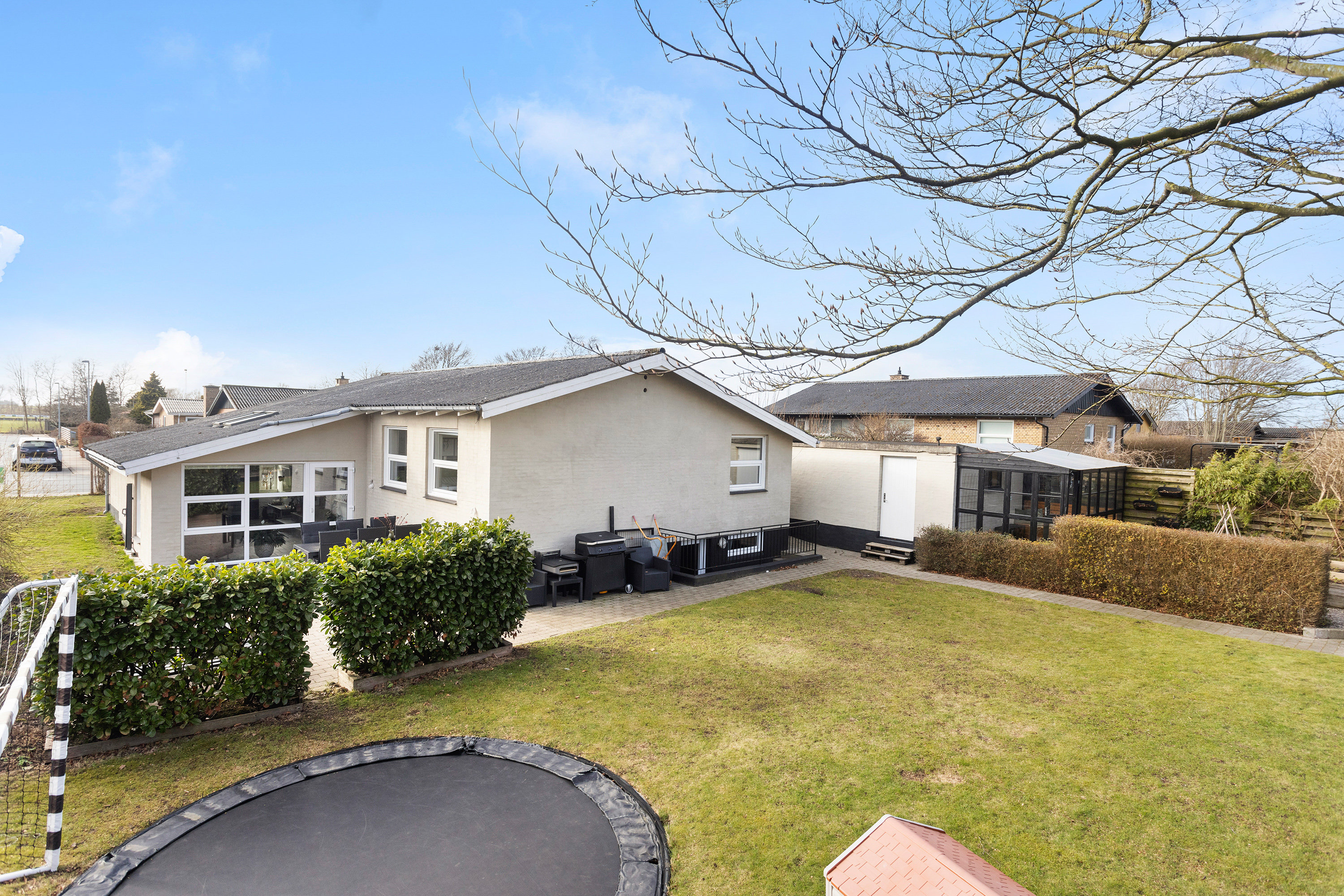 Fremhævet facade billede i fuldskærmstilstand. Billede af Gyvelvej 16, Serritslev, 9700 Brønderslev