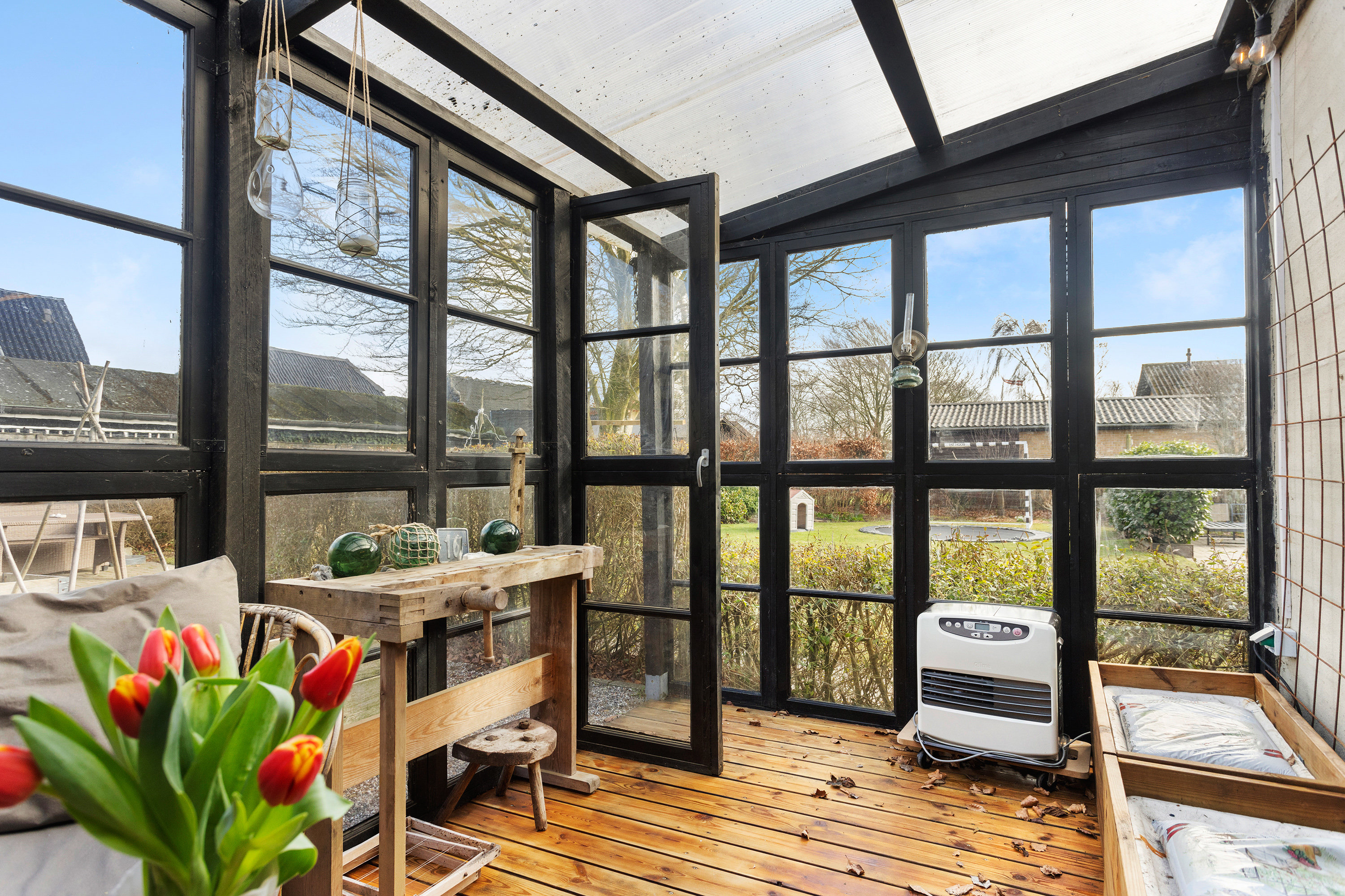 Fremhævet overdækket terrasse billede i fuldskærmstilstand. Billede af Gyvelvej 16, Serritslev, 9700 Brønderslev