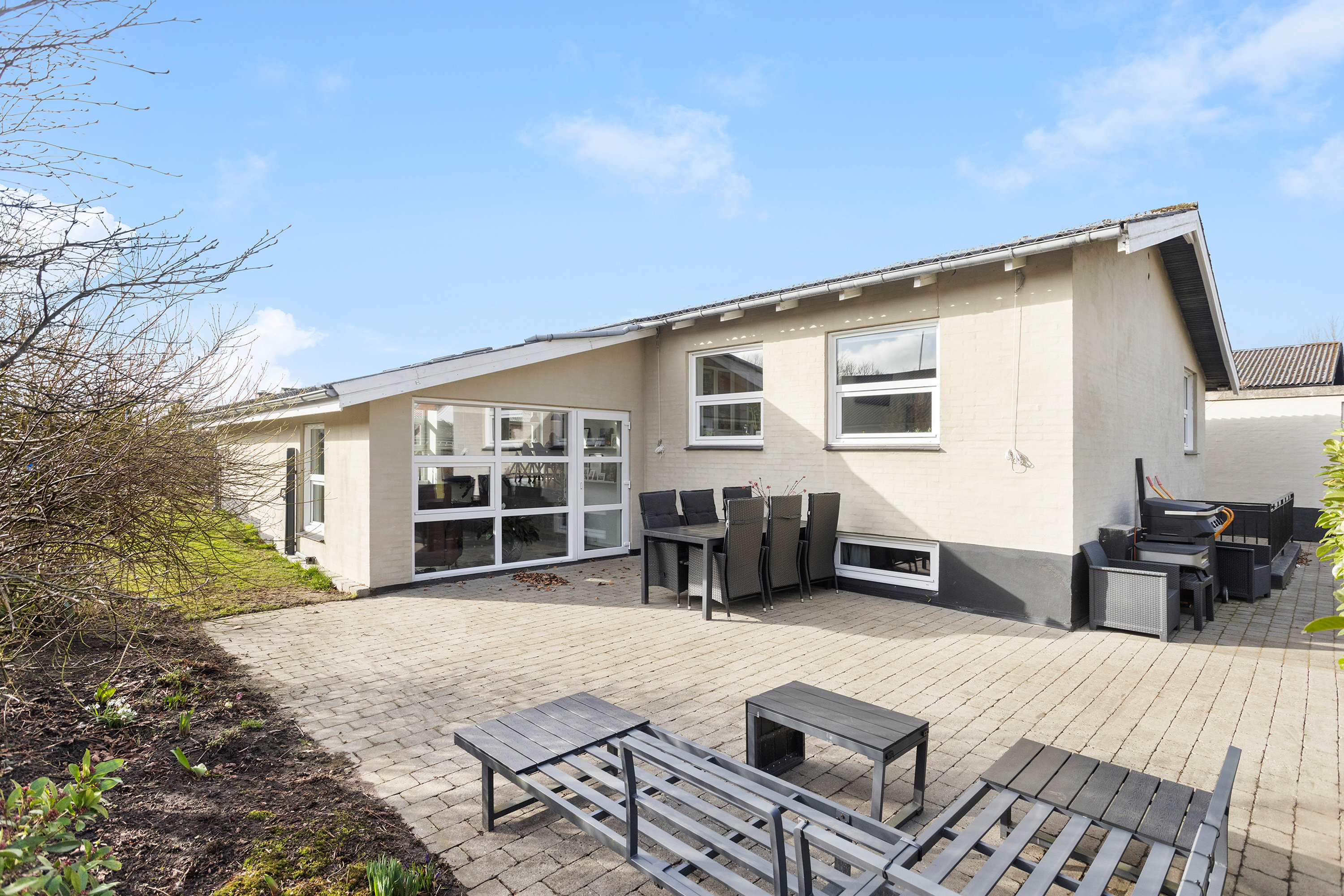 Fremhævet facade billede i fuldskærmstilstand. Billede af Gyvelvej 16, Serritslev, 9700 Brønderslev