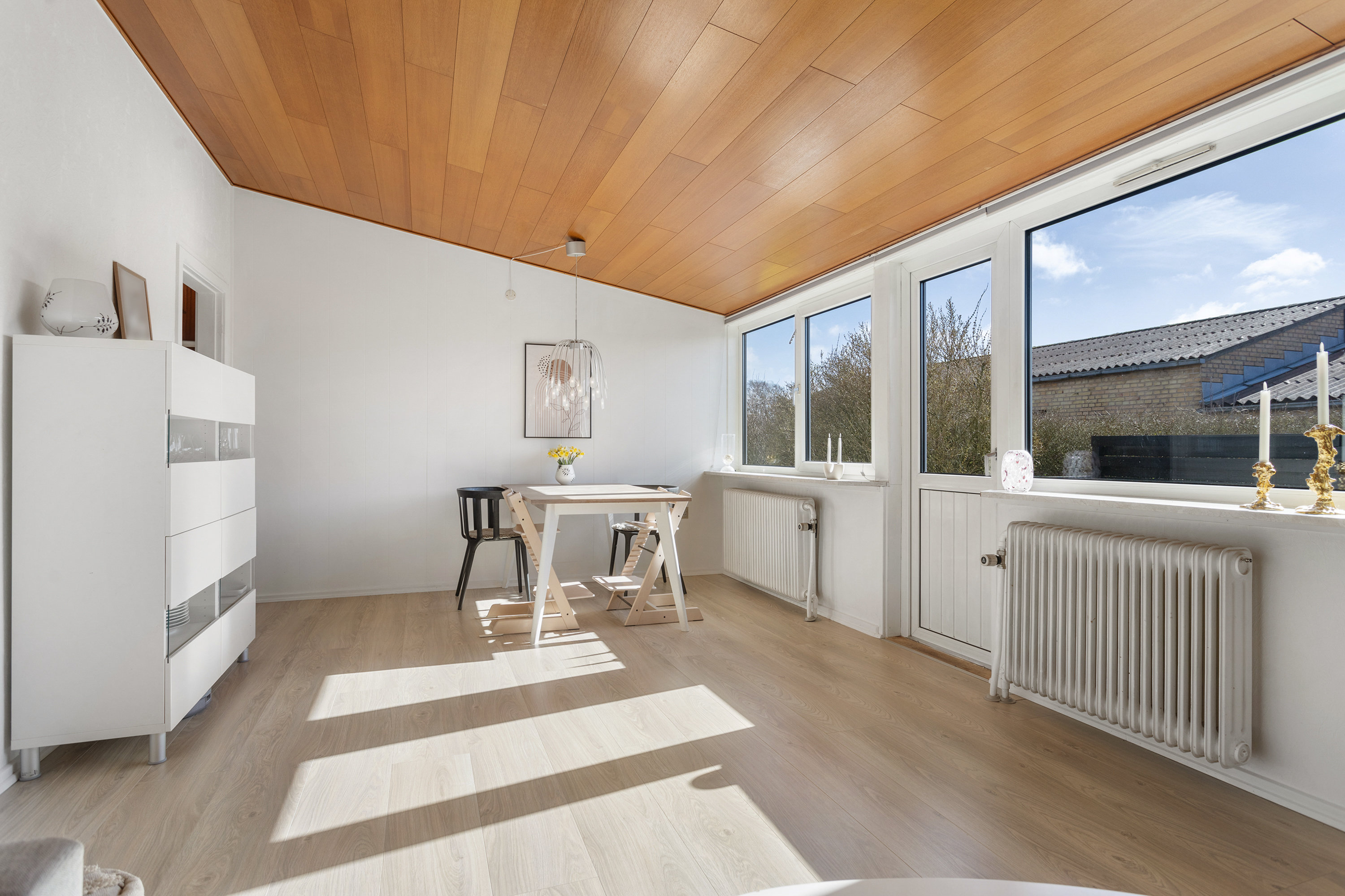 Fremhævet stue billede i fuldskærmstilstand. Billede af Kålundsvej 5, 9700 Brønderslev