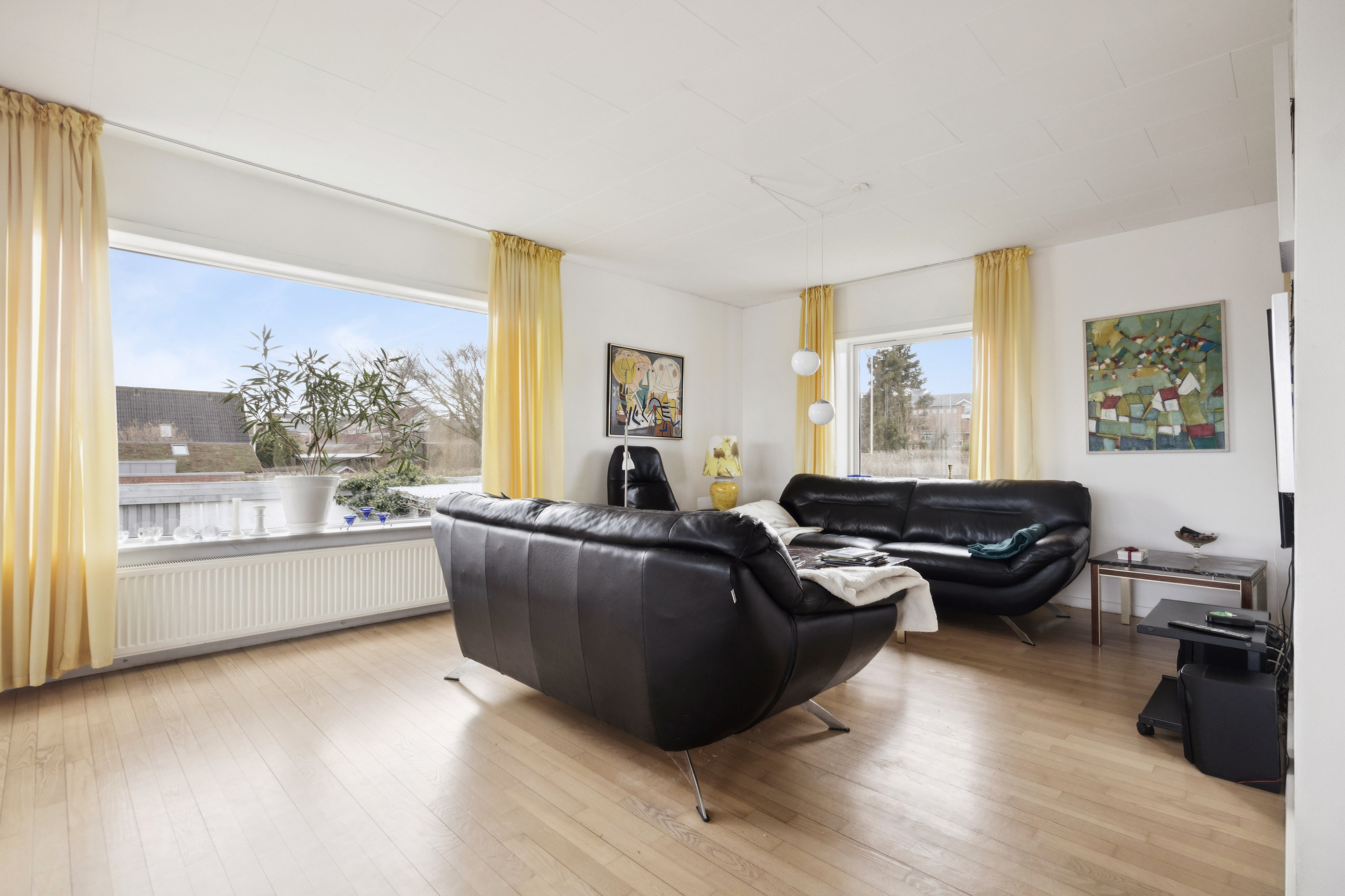 Fremhævet stue billede i fuldskærmstilstand. Billede af Gyvelvej 30, 9400 Nørresundby