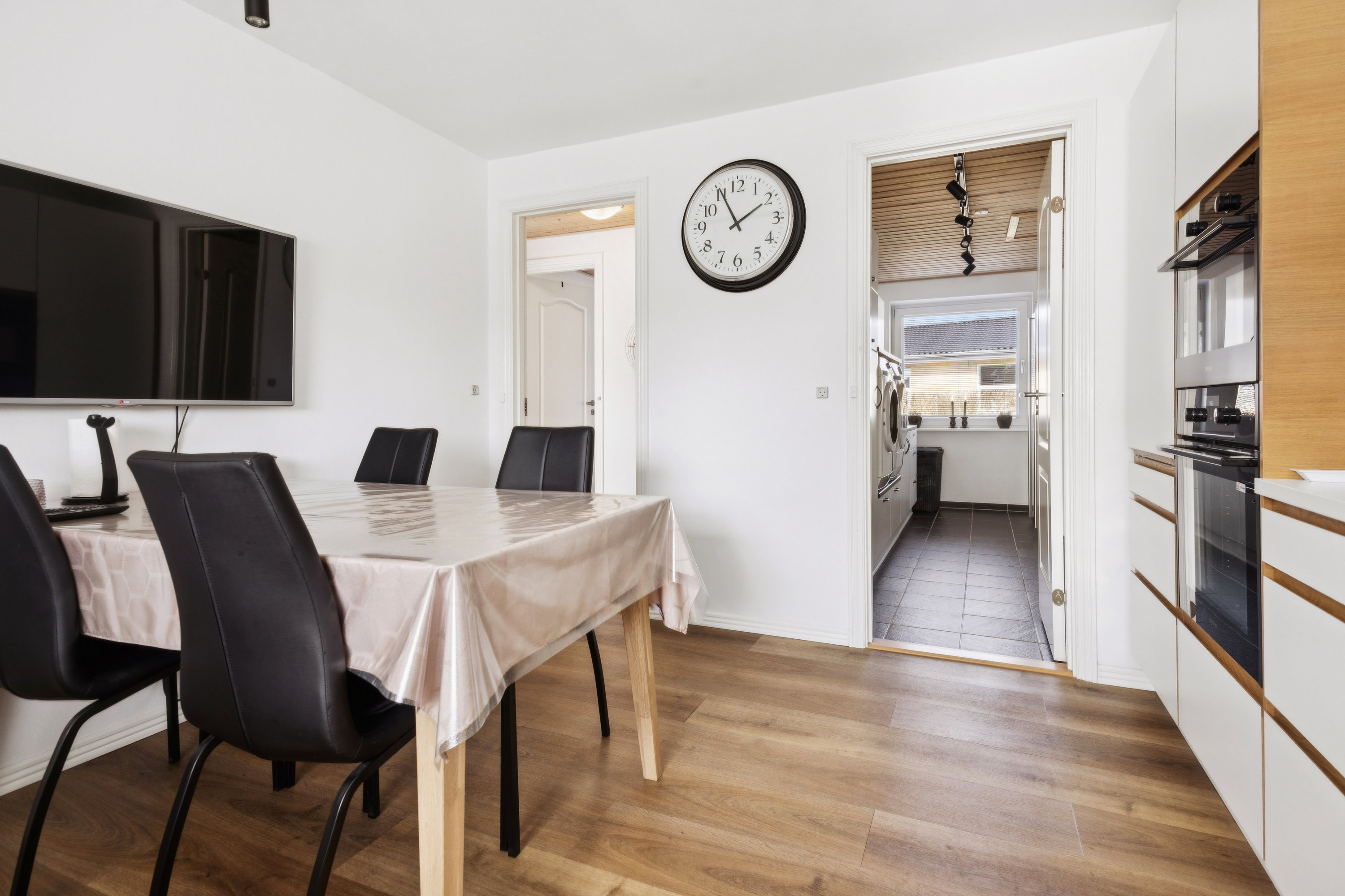 Fremhævet stue billede i fuldskærmstilstand. Billede af Skolegade 9, 9320 Hjallerup