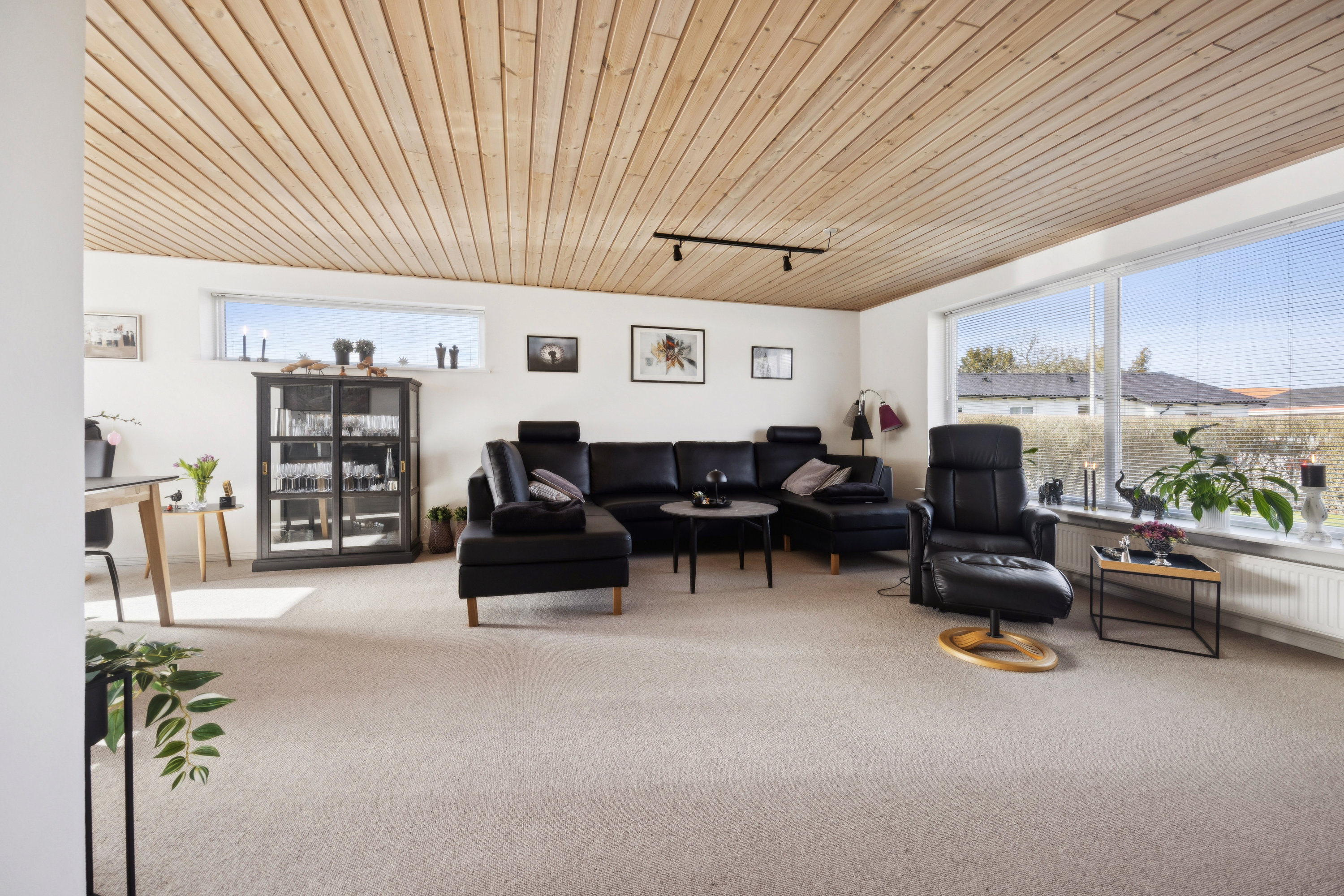 Fremhævet stue billede i fuldskærmstilstand. Billede af Skolegade 9, 9320 Hjallerup