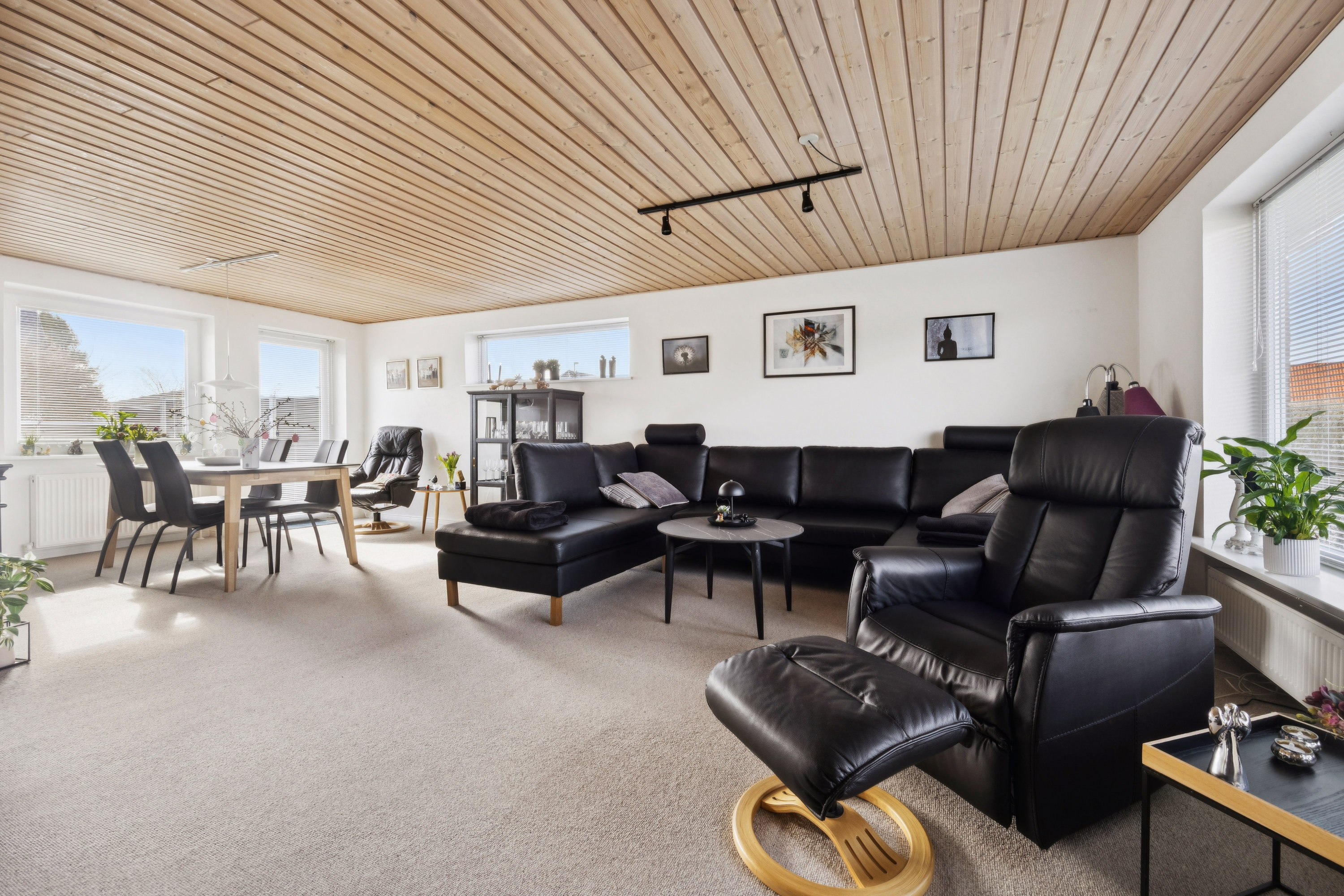 Fremhævet stue billede i fuldskærmstilstand. Billede af Skolegade 9, 9320 Hjallerup