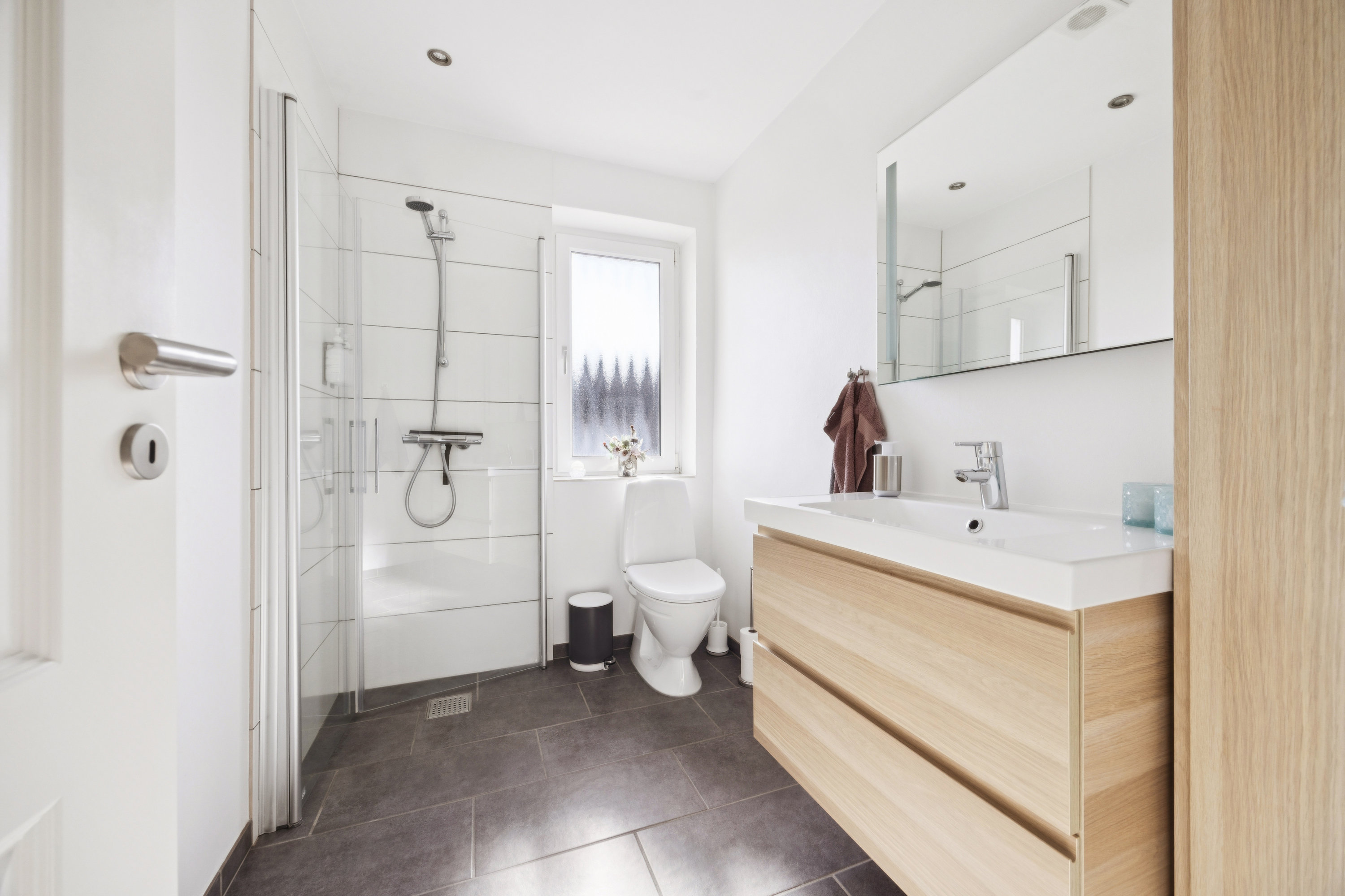 Fremhævet badeværelse billede i fuldskærmstilstand. Billede af Skolegade 9, 9320 Hjallerup