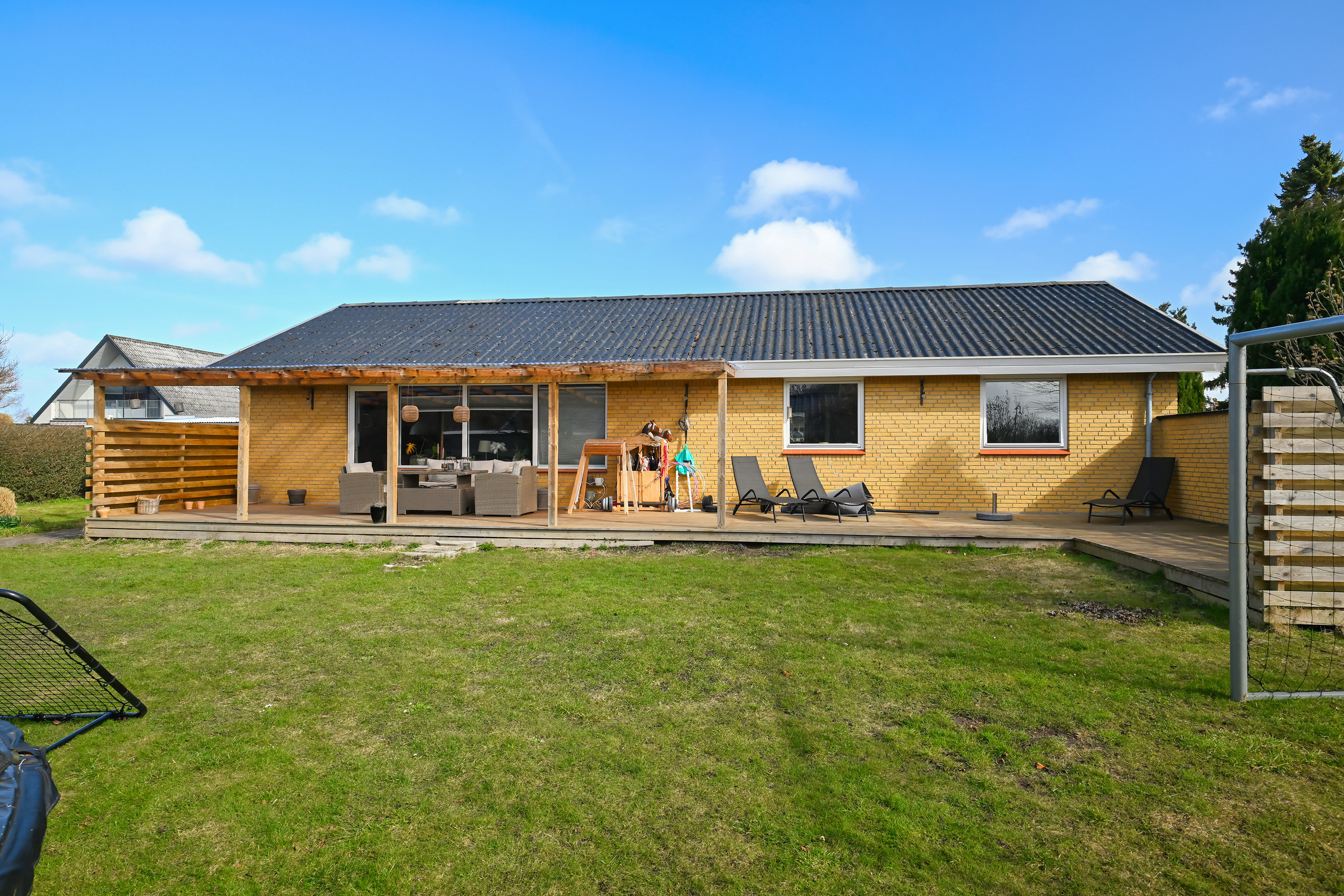 Miniaturebillede 1: facade havesiden. Billede af Vandværksvej 71, Bangsebro, 4800 Nykøbing F