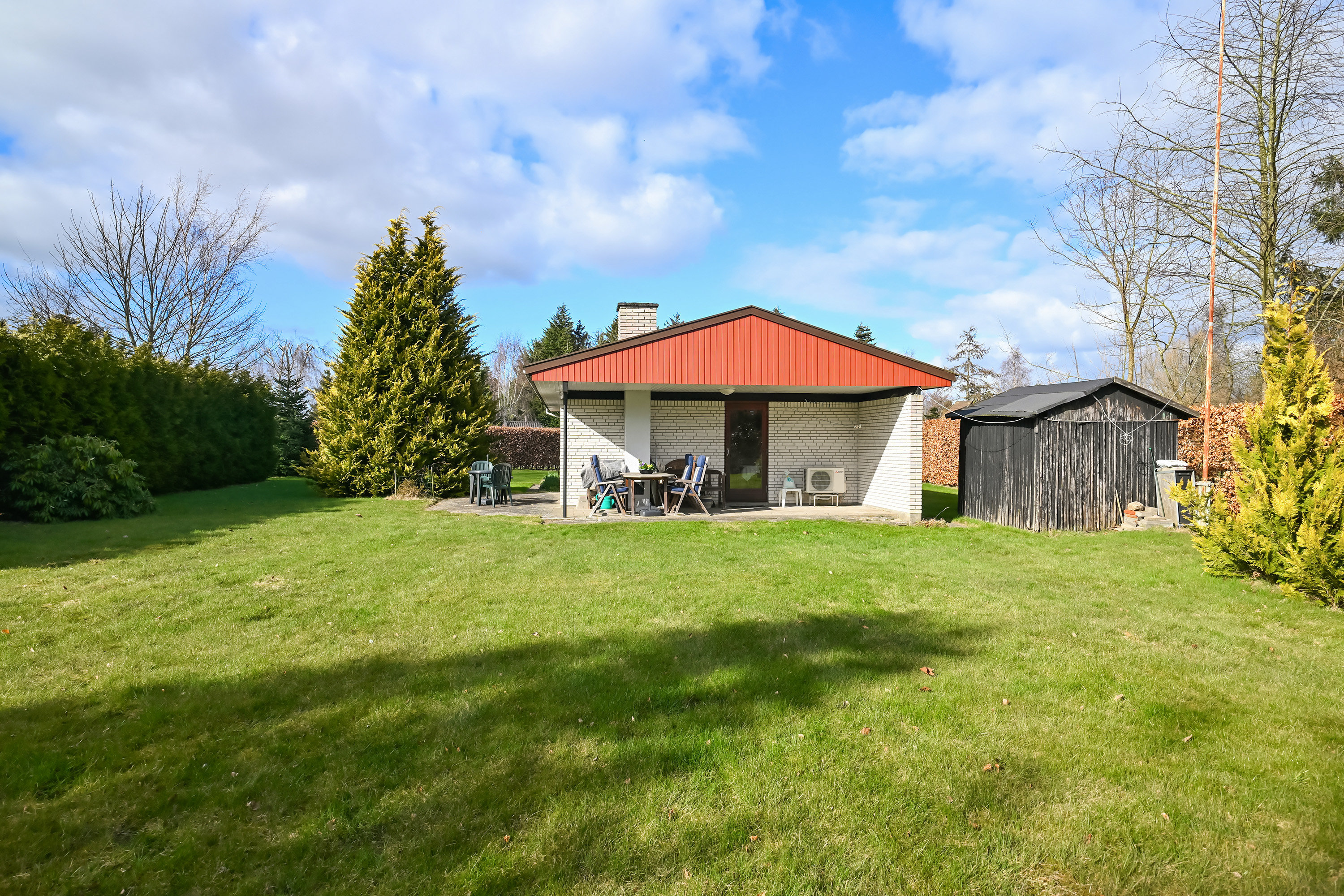 Fremhævet facade havesiden billede i fuldskærmstilstand. Billede af Gøgevænget 7, Elkenøre, 4872 Idestrup