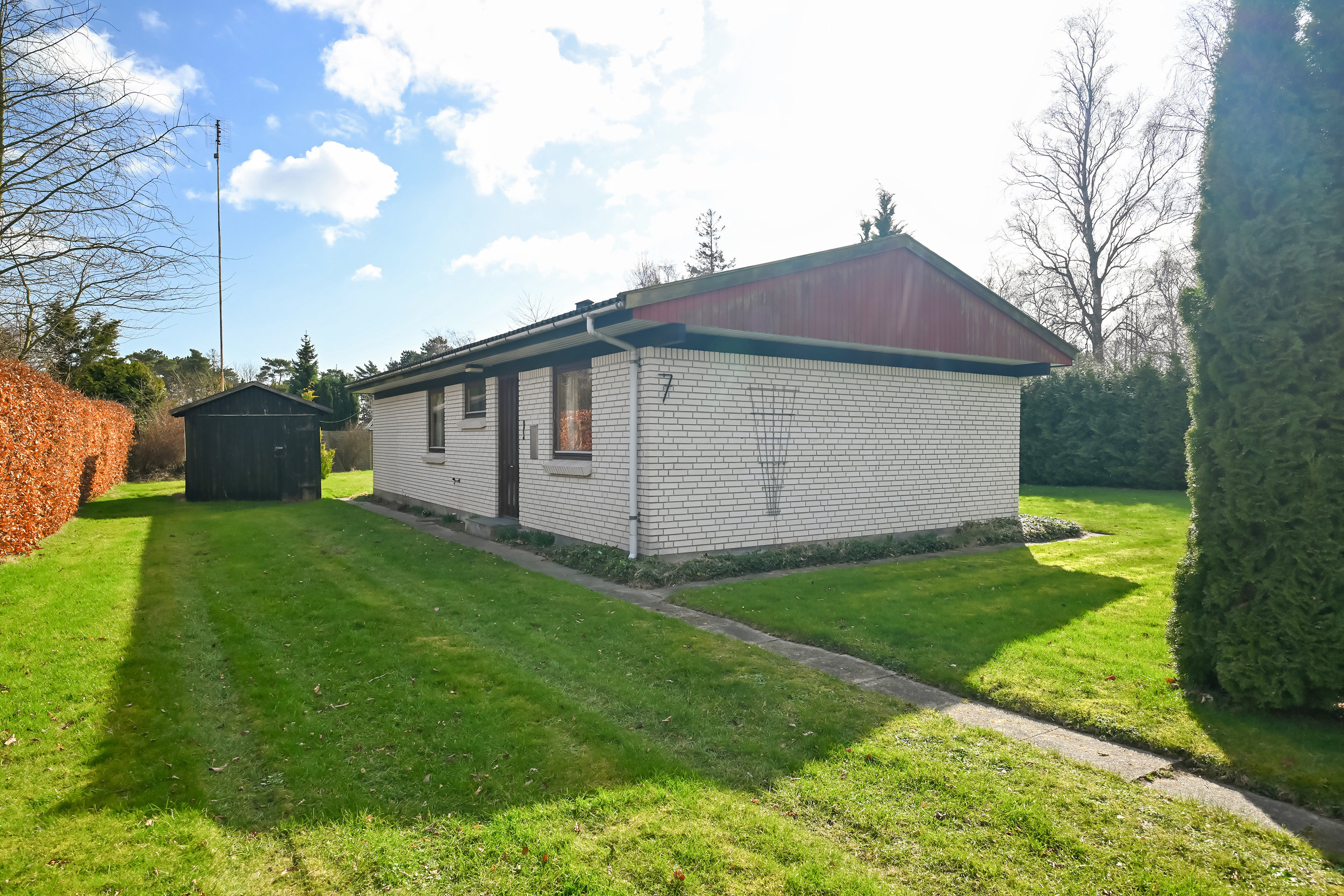 Fremhævet facade billede i fuldskærmstilstand. Billede af Gøgevænget 7, Elkenøre, 4872 Idestrup