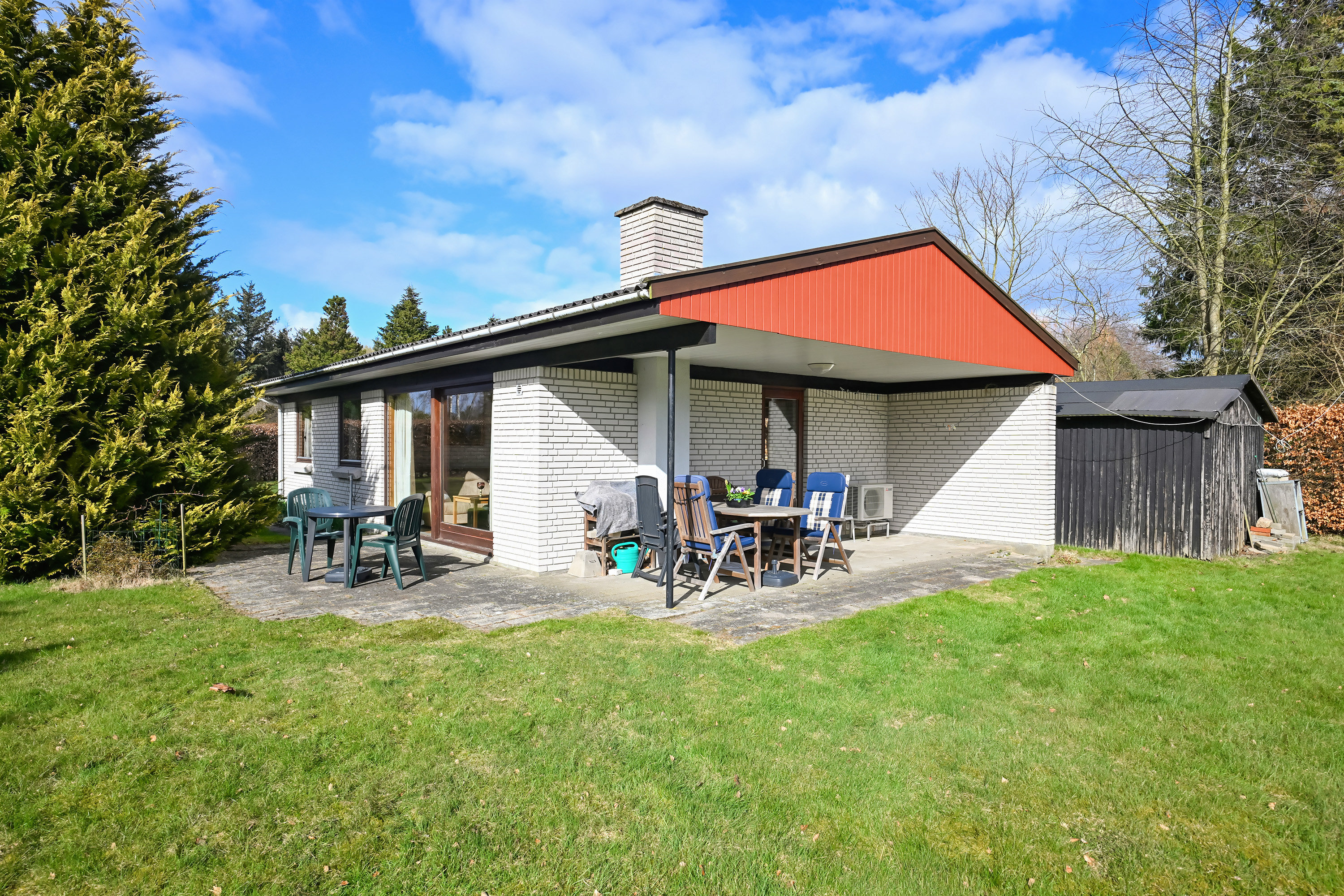 Fremhævet facade havesiden billede i fuldskærmstilstand. Billede af Gøgevænget 7, Elkenøre, 4872 Idestrup