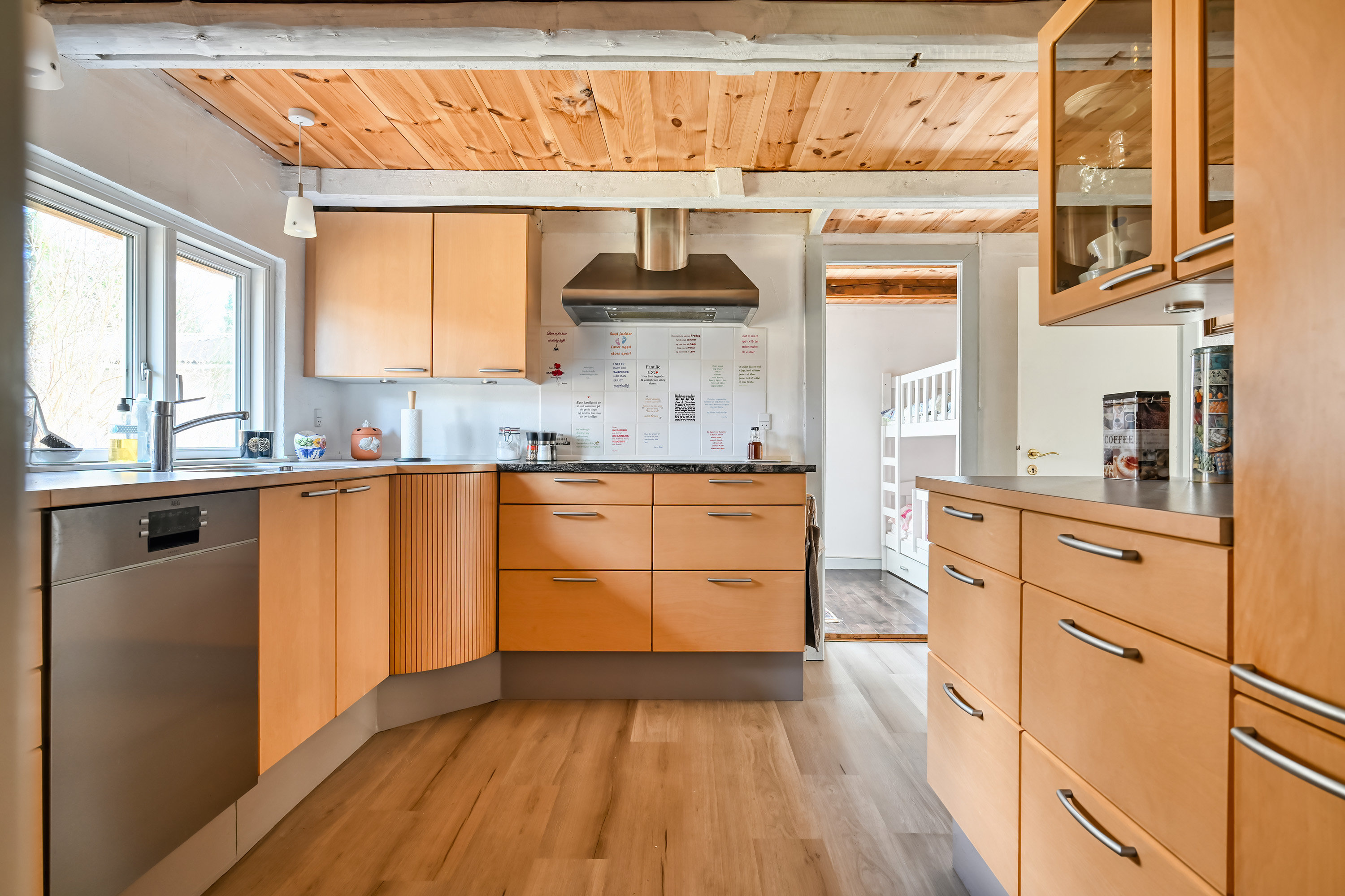 Fremhævet køkken billede i fuldskærmstilstand. Billede af Pionervej 8, Gedesby, 4874 Gedser