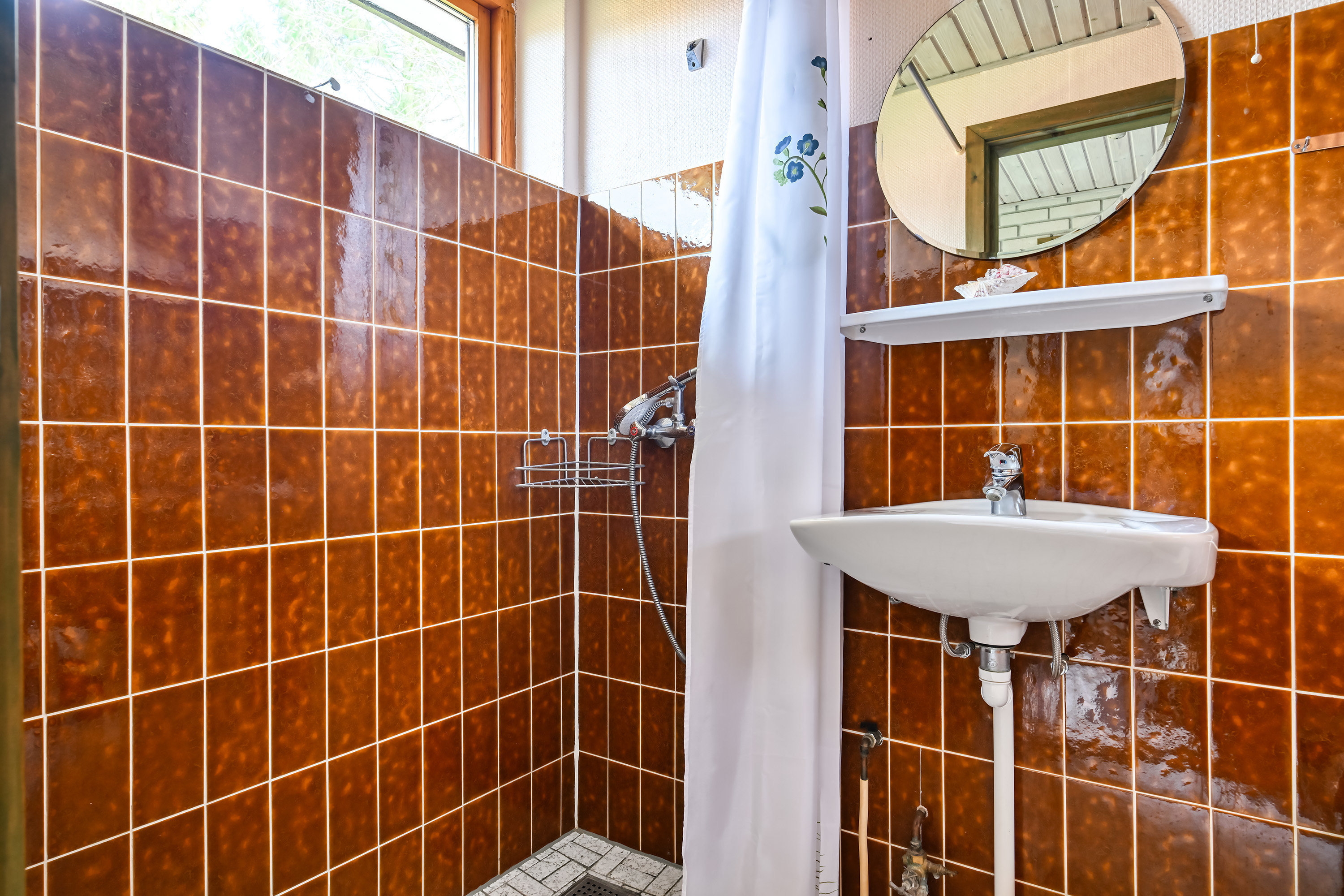 Fremhævet badeværelse billede i fuldskærmstilstand. Billede af Gøgevænget 7, Elkenøre, 4872 Idestrup