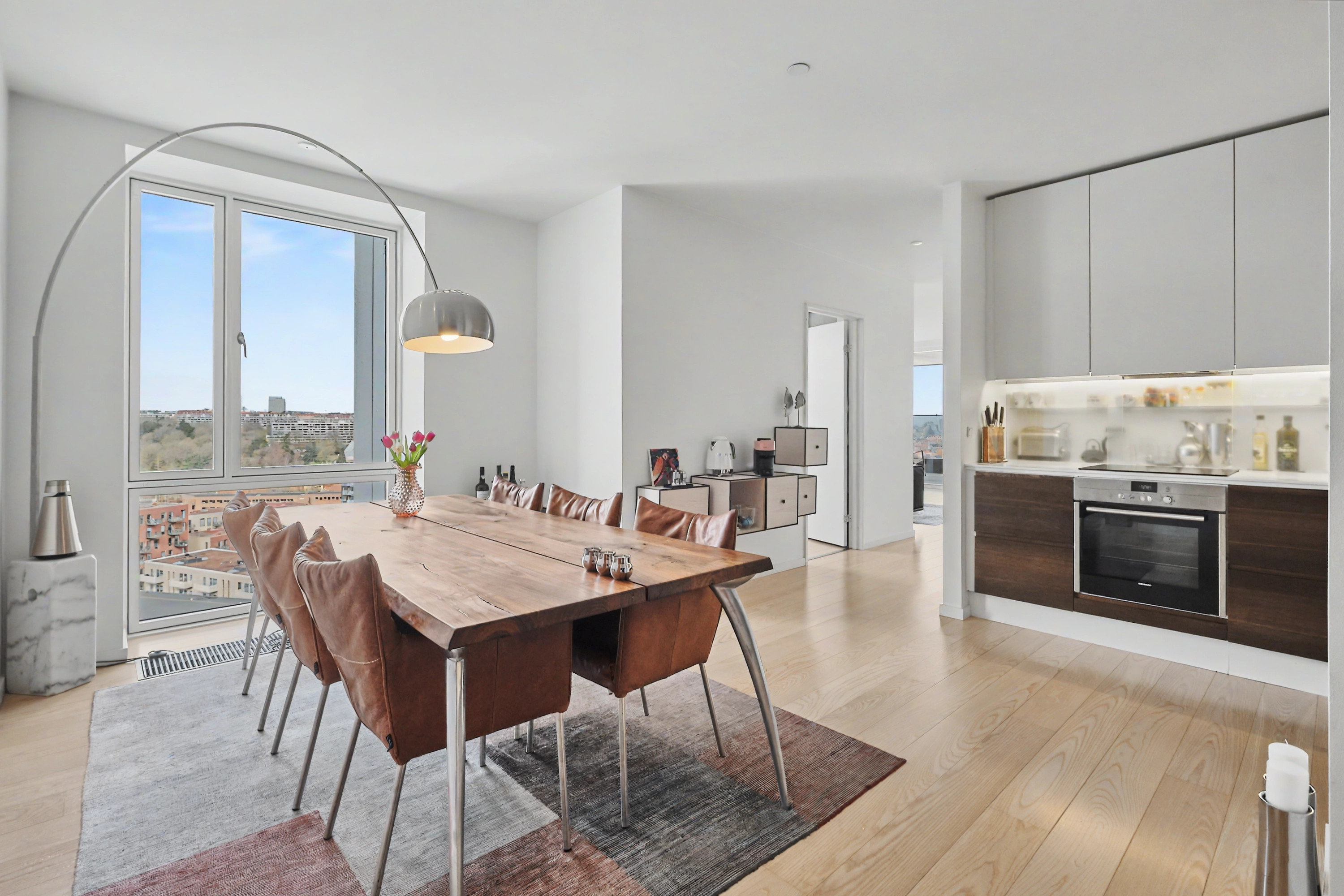 Fremhævet køkken alrum billede i fuldskærmstilstand. Billede af Ceres Allé 7, 14. 7., 8000 Aarhus C