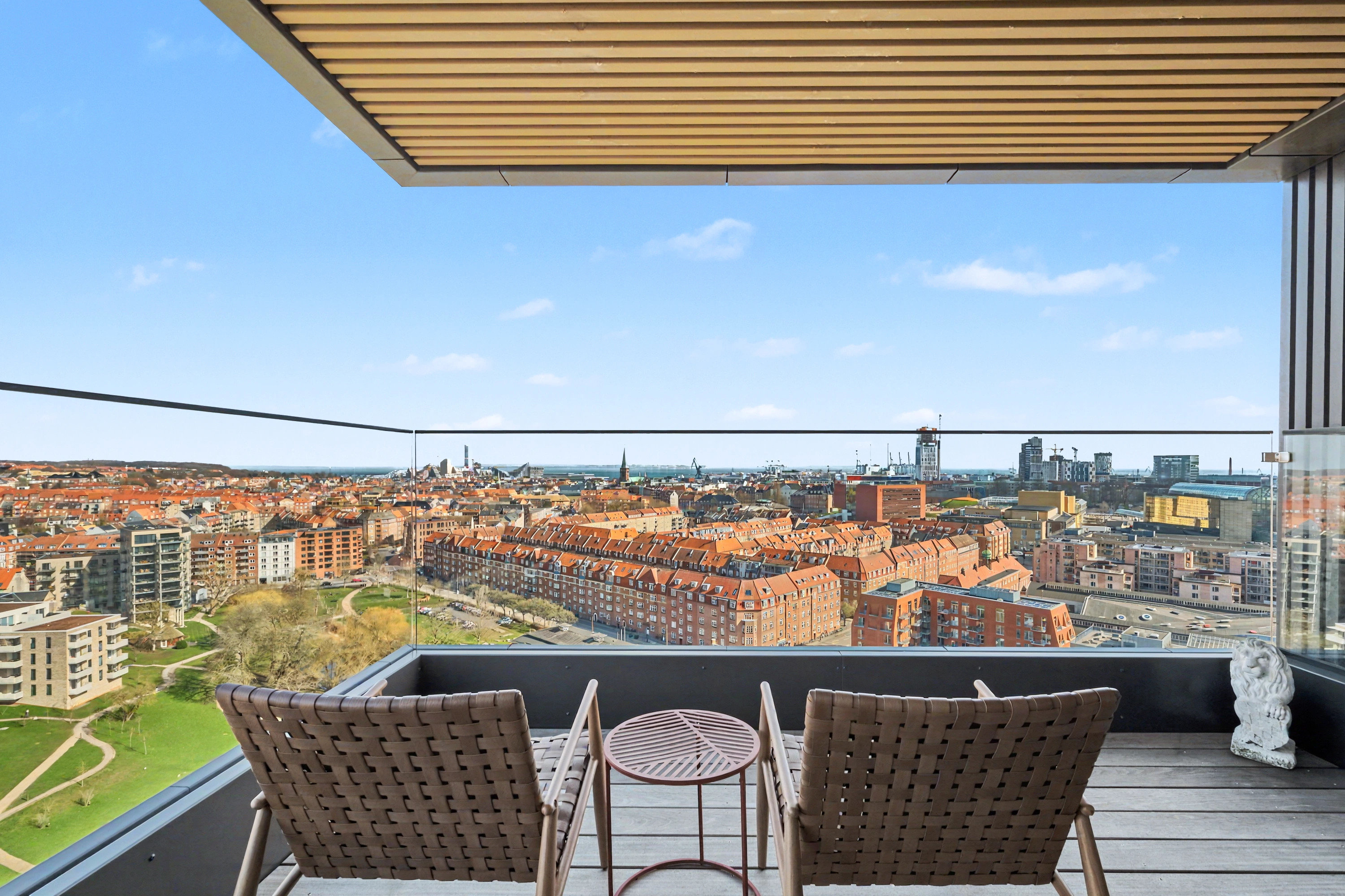 Fremhævet altan billede i fuldskærmstilstand. Billede af Ceres Allé 7, 14. 7., 8000 Aarhus C