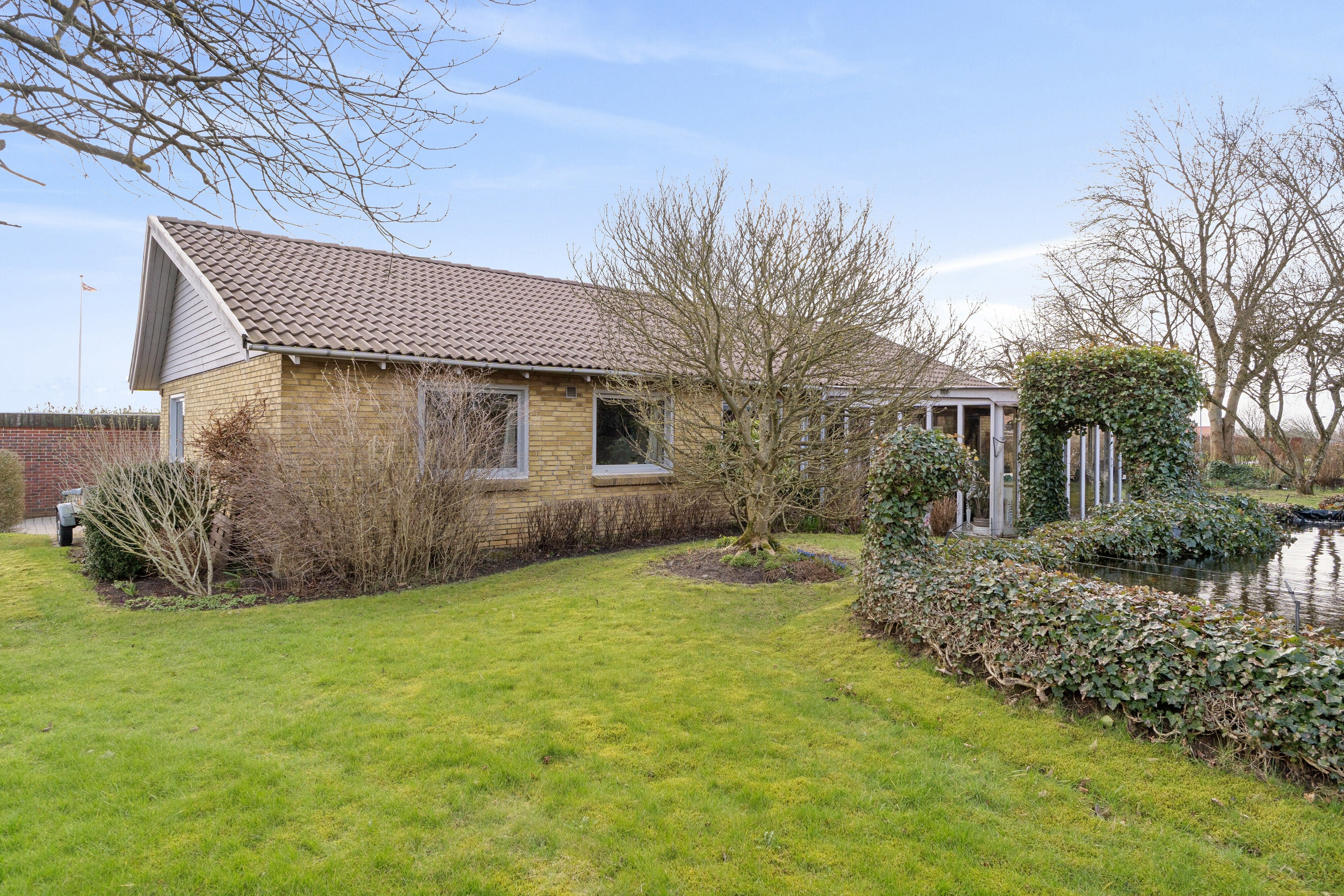 Fremhævet set fra haven billede i fuldskærmstilstand. Billede af Sven Dalsgaards Vej 4, 7430 Ikast