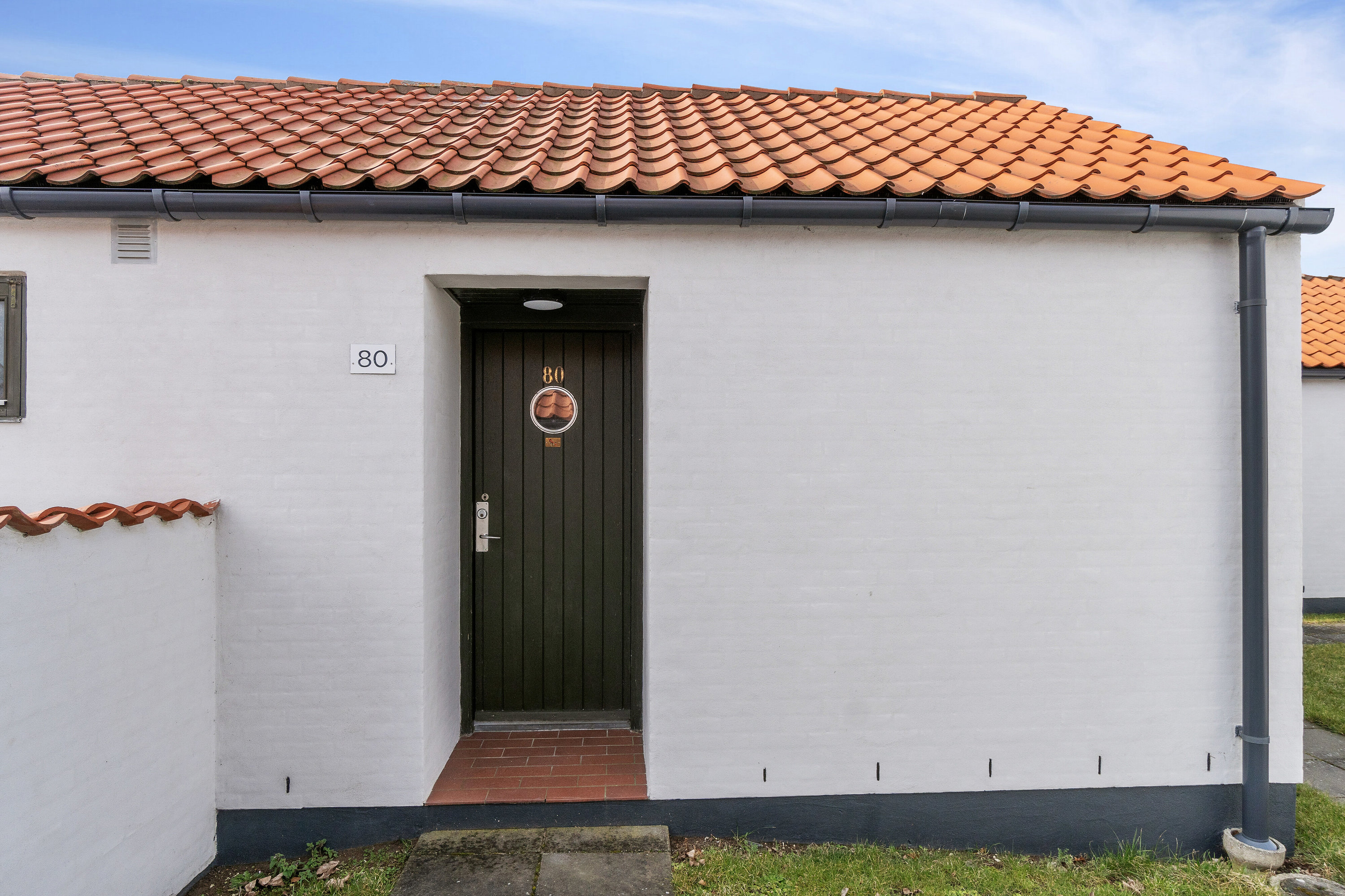 Fremhævet udendørs billede i fuldskærmstilstand. Billede af Genvej 4, 80., Allinge, 3770 Allinge